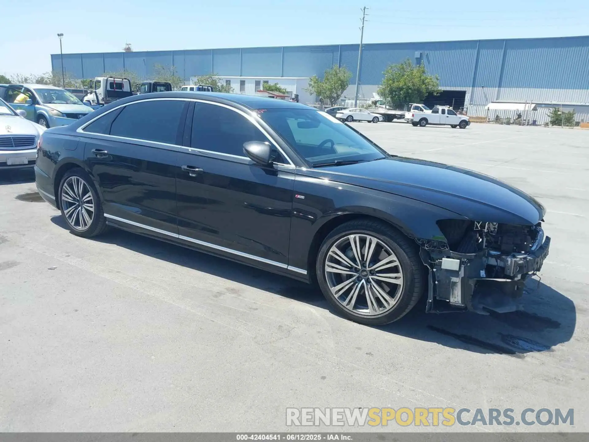 1 Фотография поврежденного автомобиля WAULDAF83NN010176 AUDI A8 2022