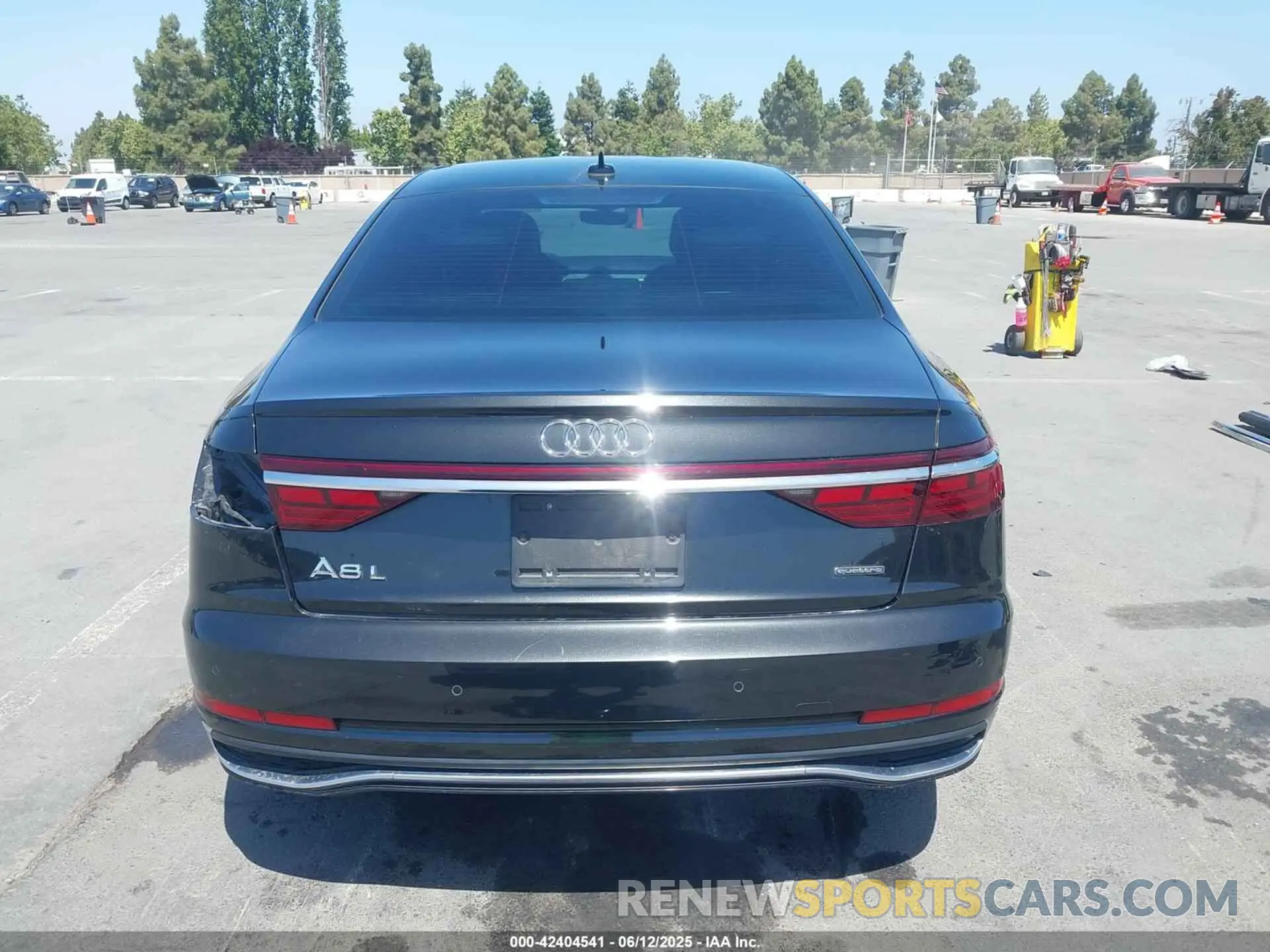 17 Фотография поврежденного автомобиля WAULDAF83NN010176 AUDI A8 2022