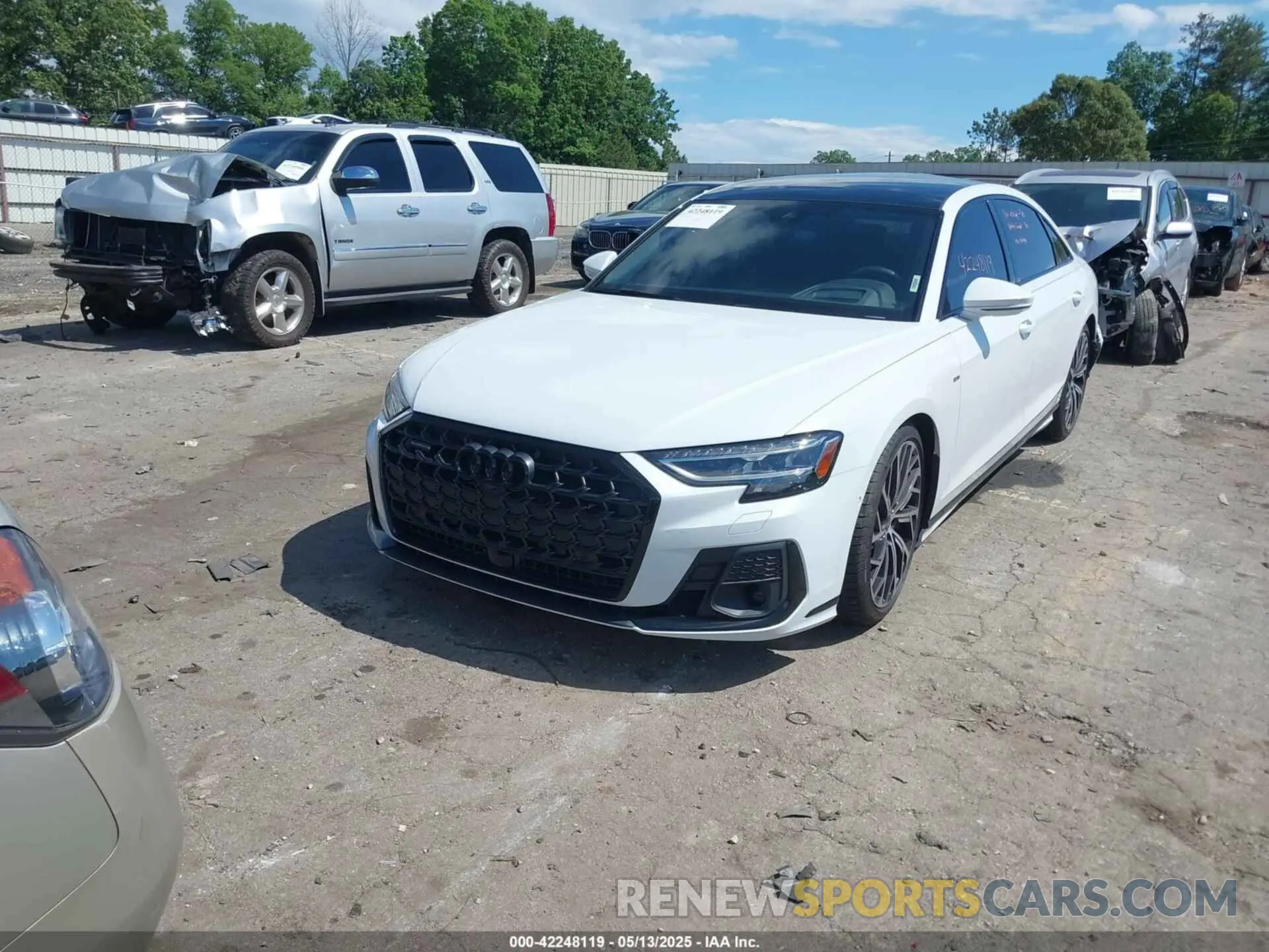 2 Фотография поврежденного автомобиля WAULDAF84RN001296 AUDI A8 2024