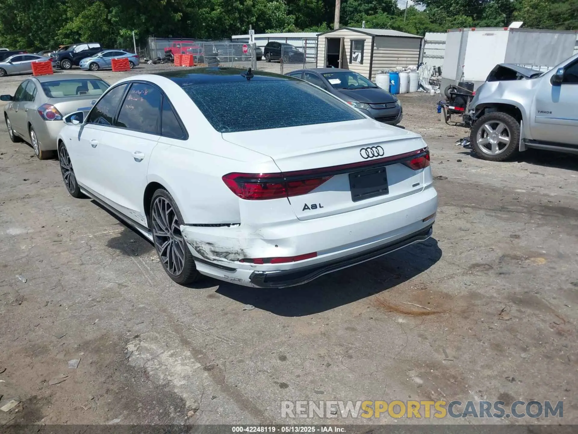 3 Фотография поврежденного автомобиля WAULDAF84RN001296 AUDI A8 2024