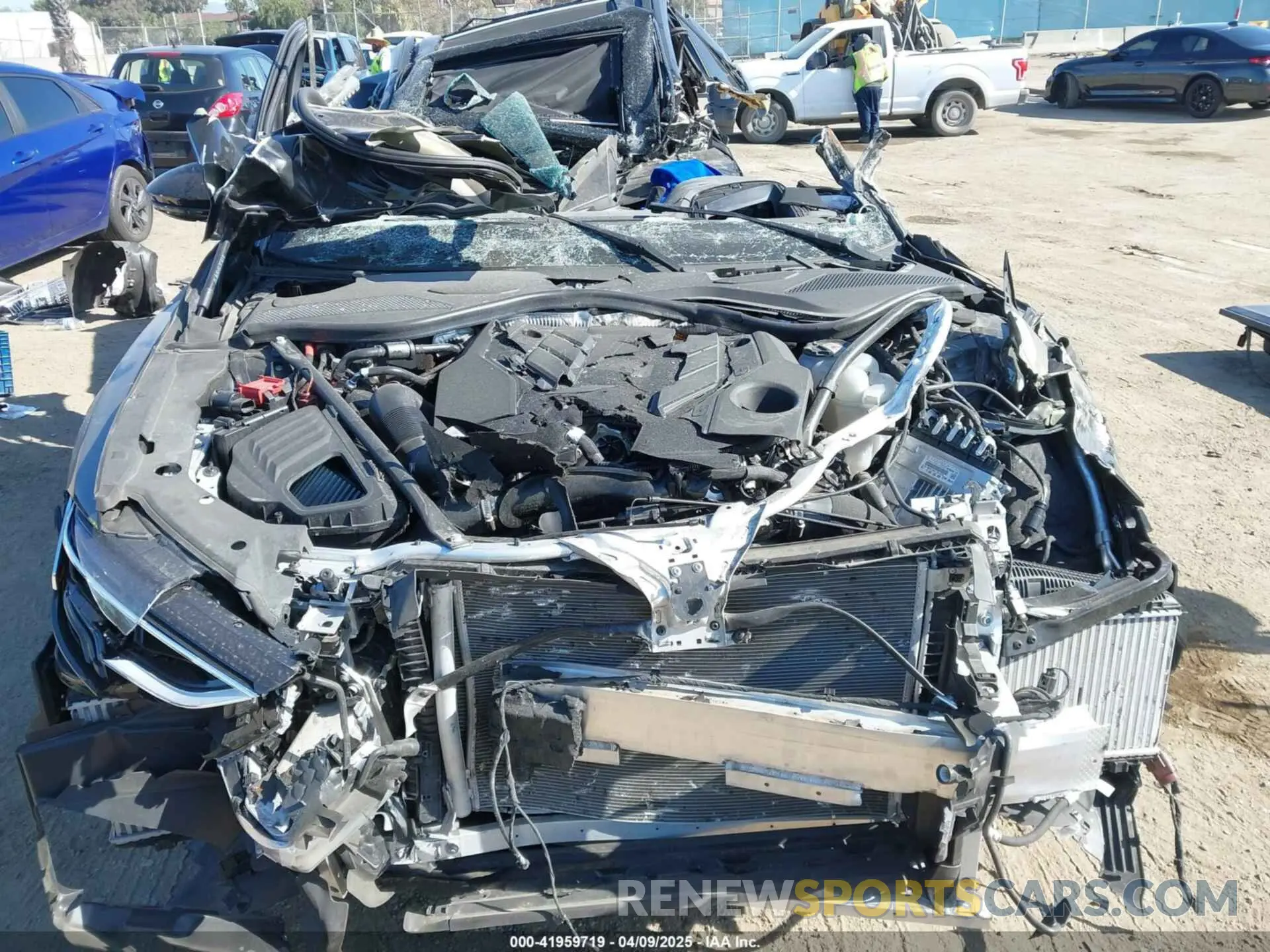 12 Фотография поврежденного автомобиля WAULDAF86RN005110 AUDI A8 2024