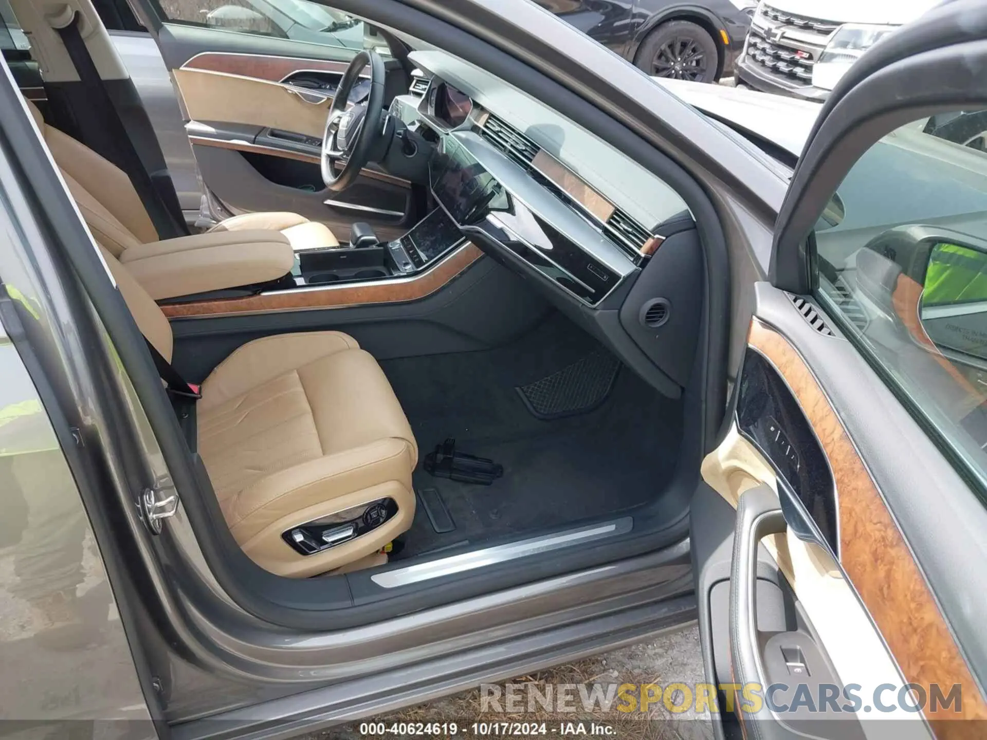 5 Фотография поврежденного автомобиля WAU8DAF81KN017175 AUDI A8 L 2019