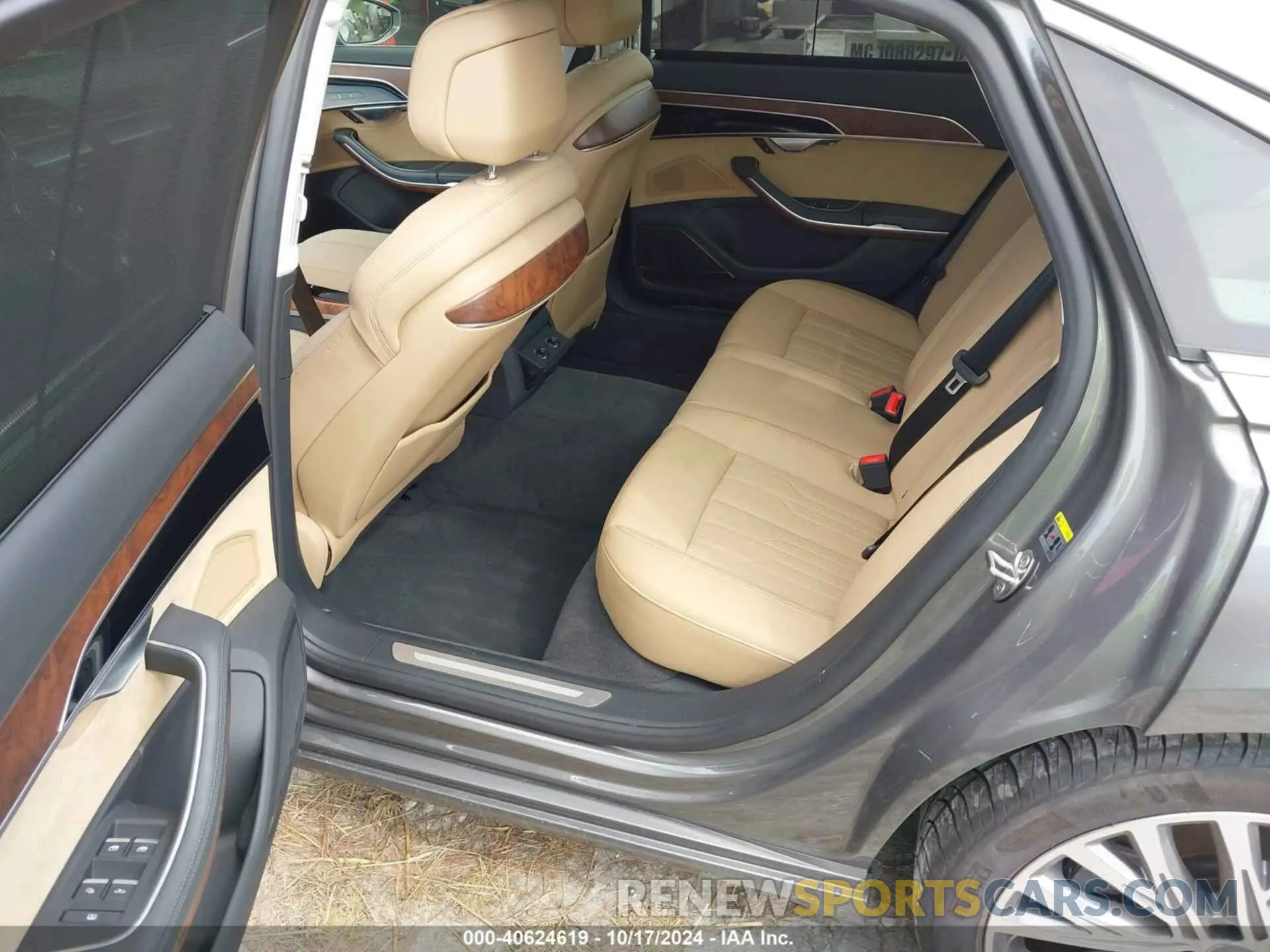 8 Фотография поврежденного автомобиля WAU8DAF81KN017175 AUDI A8 L 2019