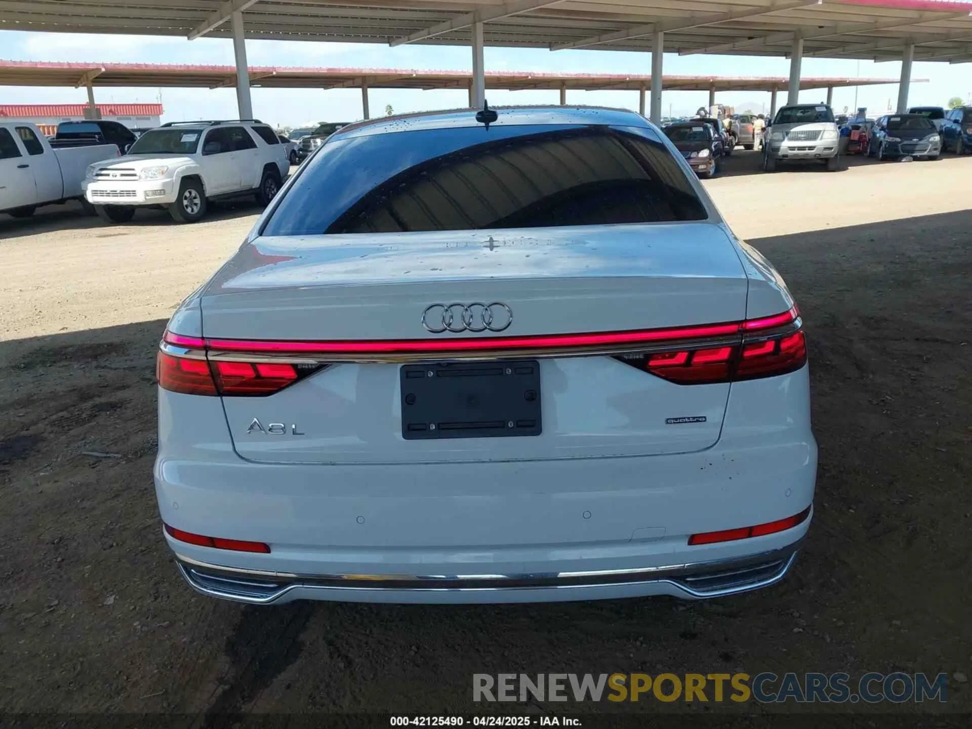 17 Фотография поврежденного автомобиля WAU8DAF83KN006128 AUDI A8 L 2019