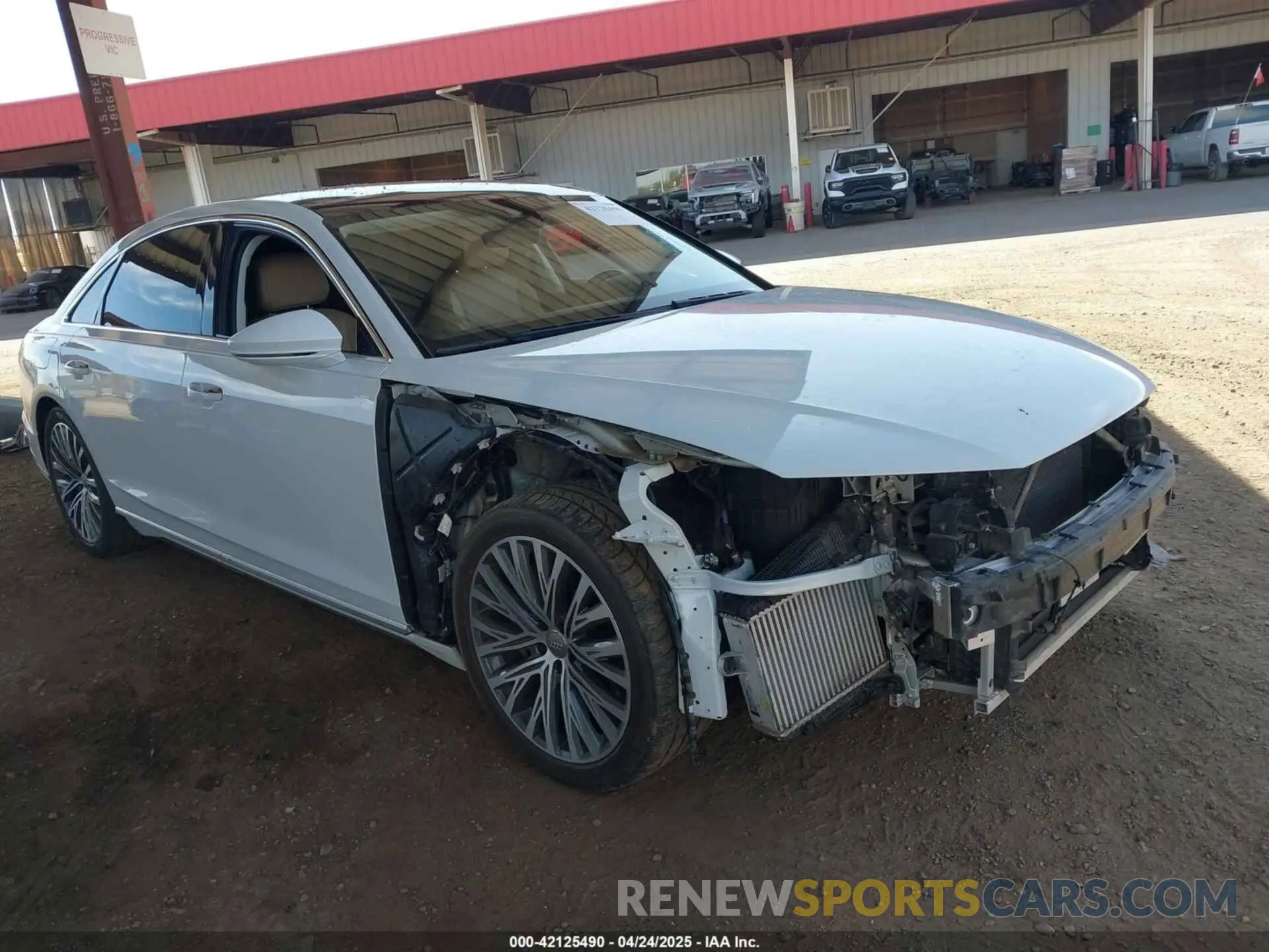 18 Фотография поврежденного автомобиля WAU8DAF83KN006128 AUDI A8 L 2019