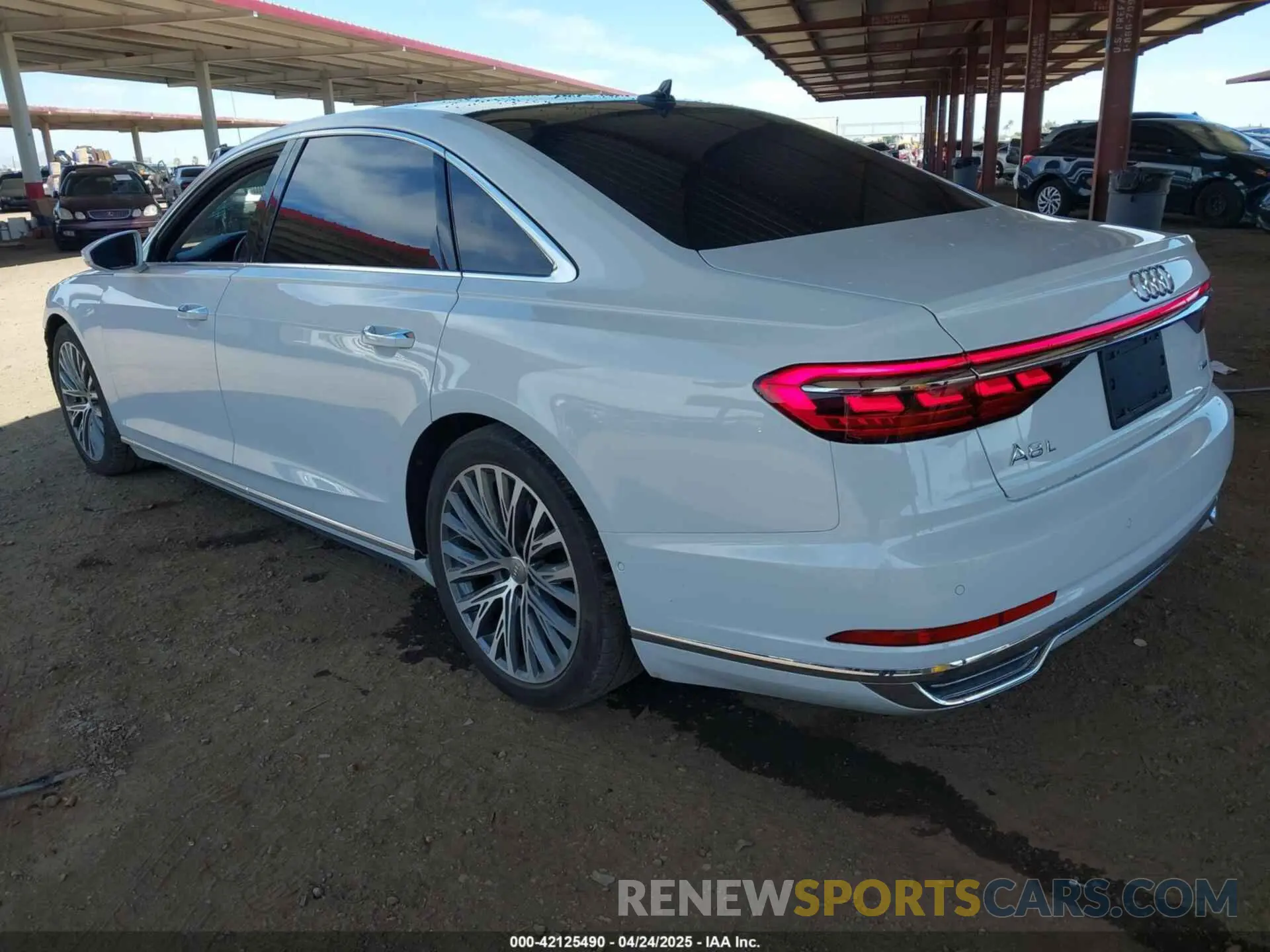 3 Фотография поврежденного автомобиля WAU8DAF83KN006128 AUDI A8 L 2019