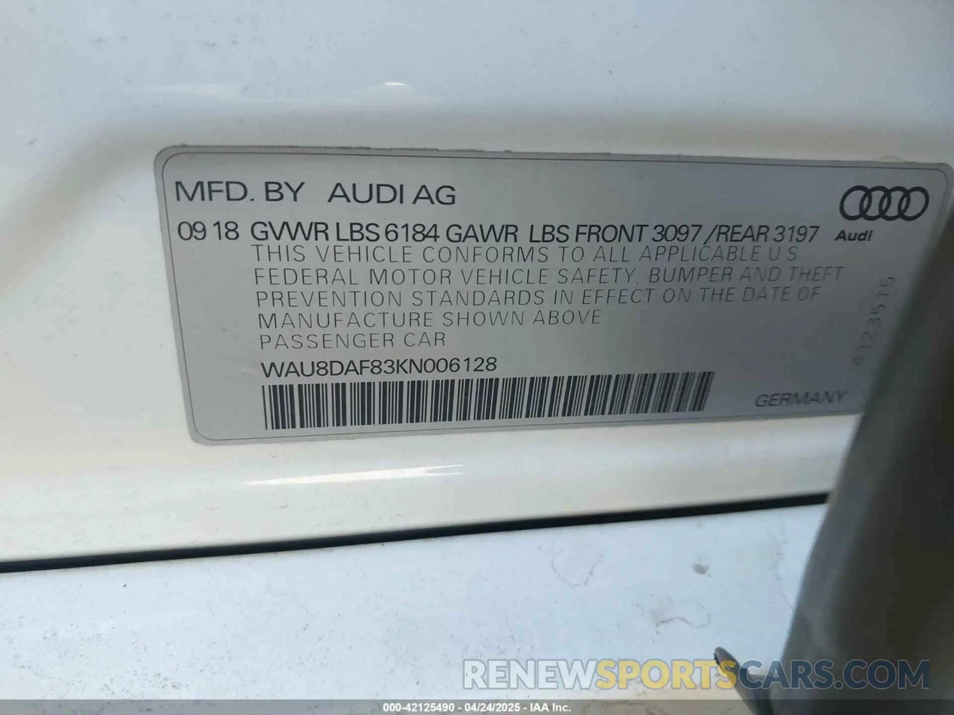 9 Фотография поврежденного автомобиля WAU8DAF83KN006128 AUDI A8 L 2019