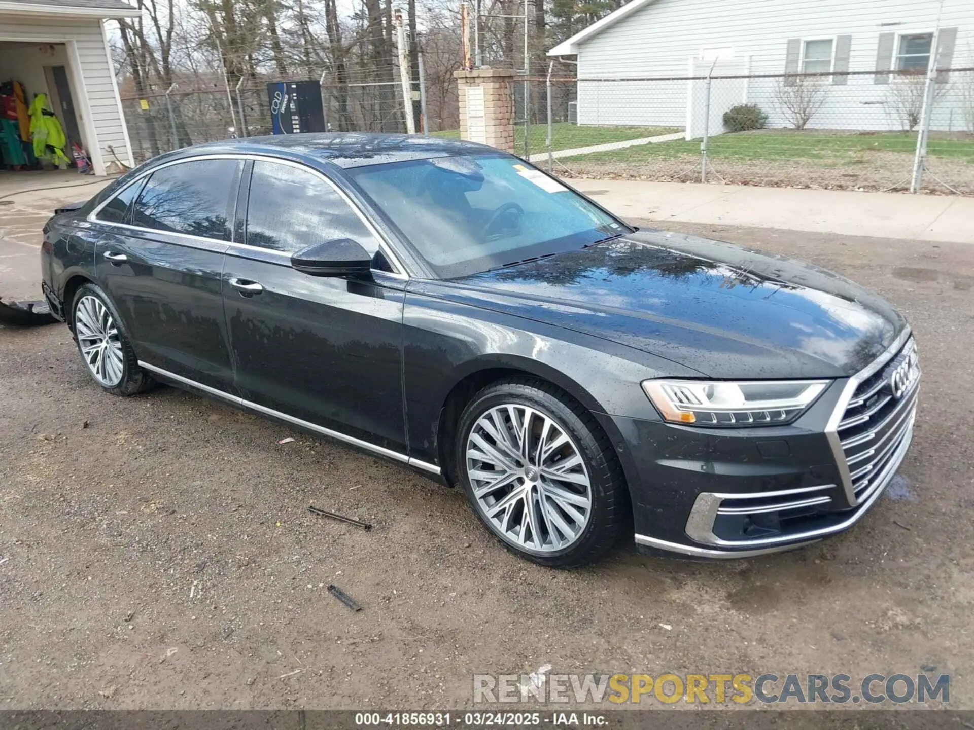 1 Фотография поврежденного автомобиля WAU8DAF84KN019115 AUDI A8 L 2019