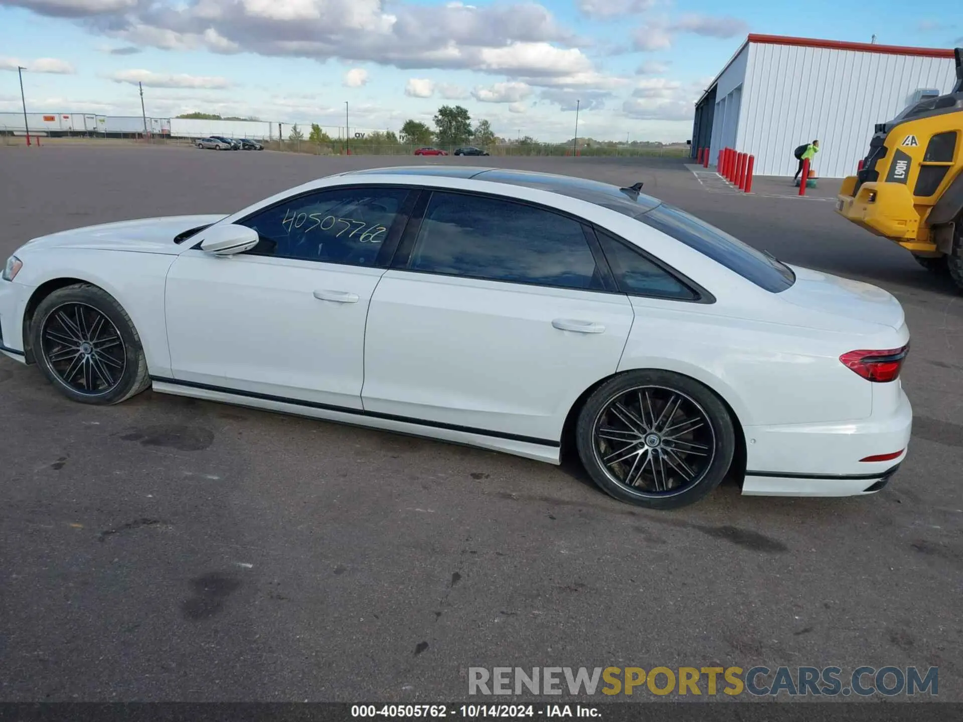 15 Фотография поврежденного автомобиля WAU8EAF89LN005323 AUDI A8 L 2020