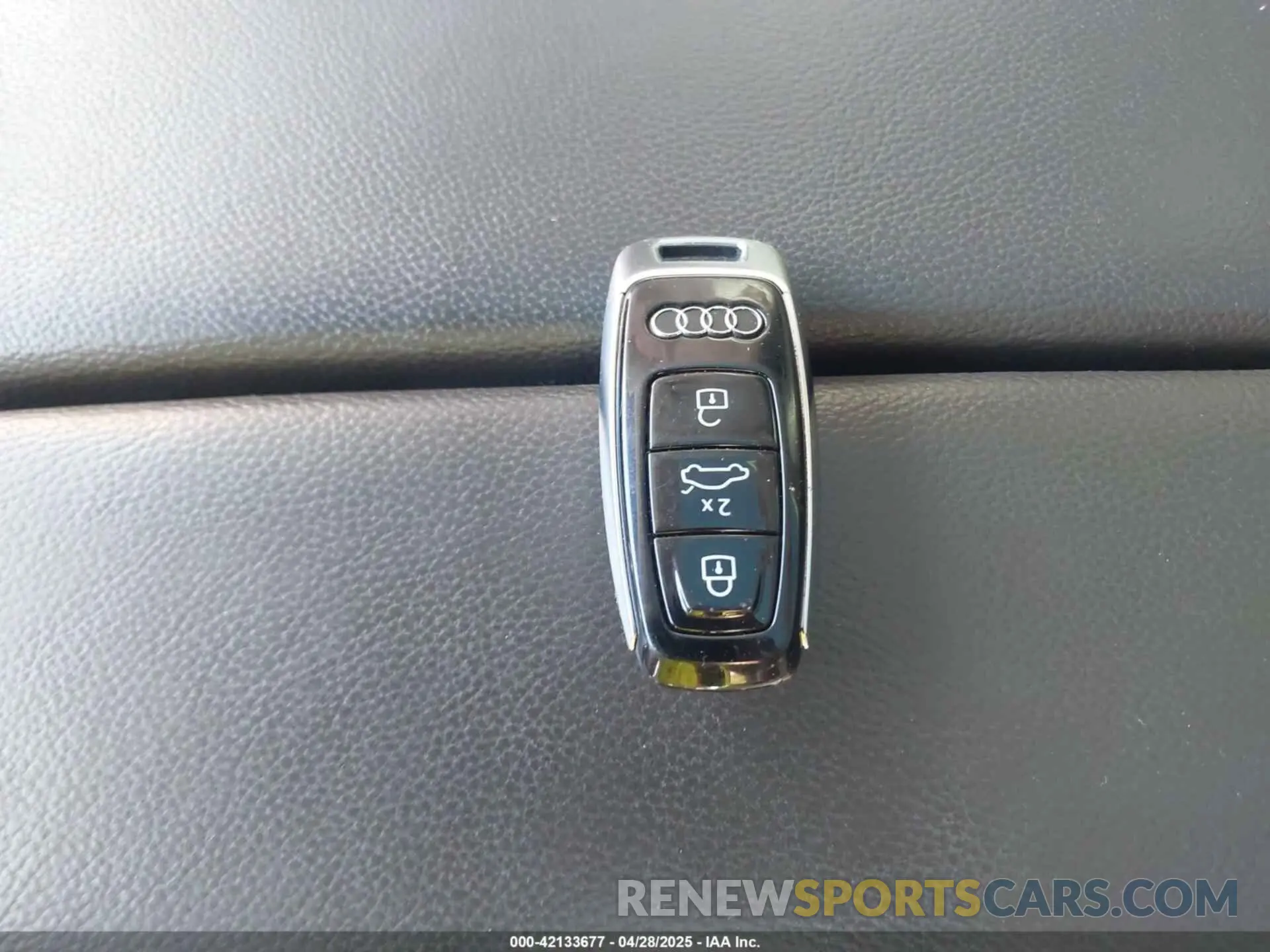 11 Фотография поврежденного автомобиля WAU8DAF80MN016795 AUDI A8 L 2021