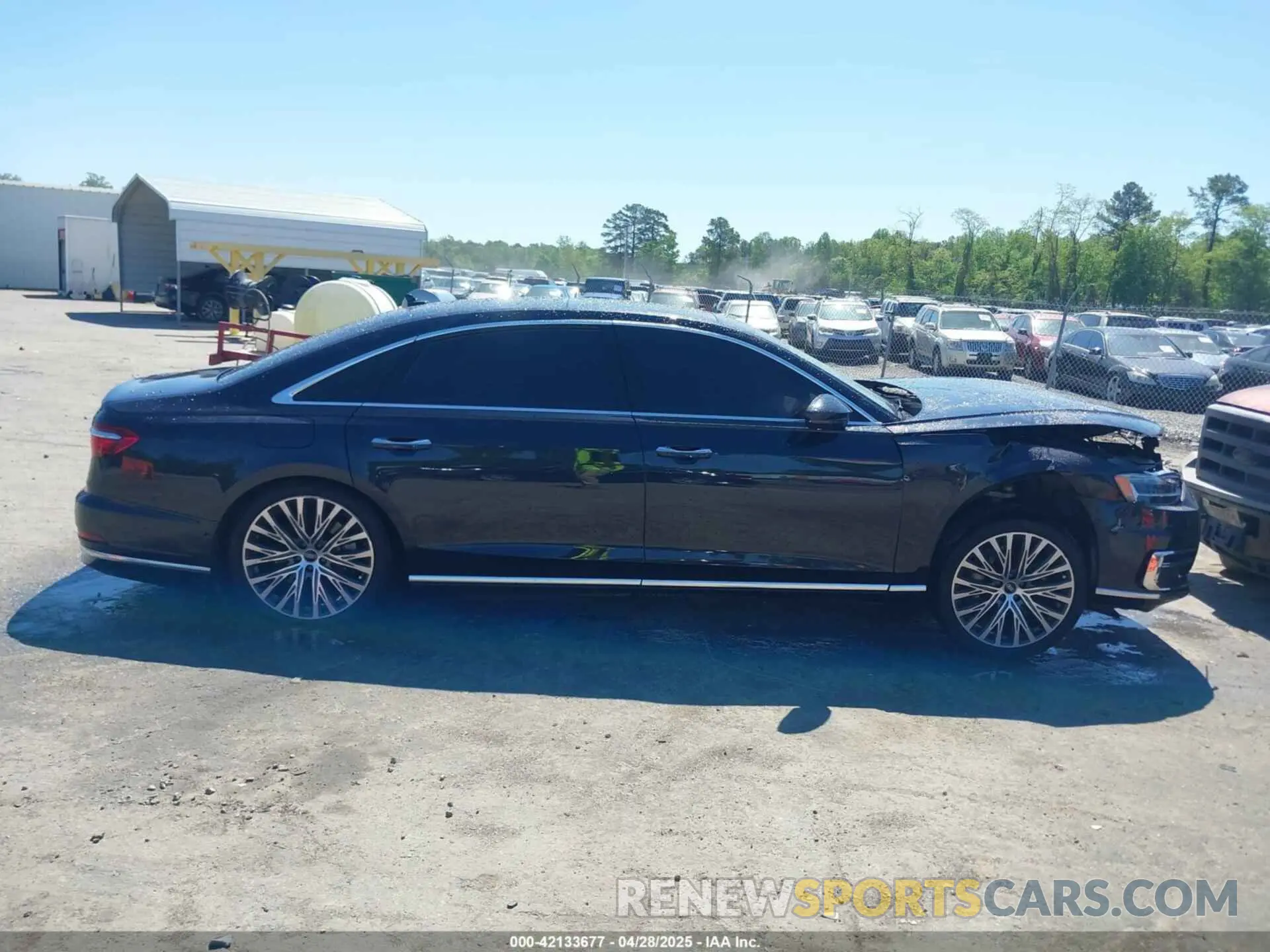 13 Фотография поврежденного автомобиля WAU8DAF80MN016795 AUDI A8 L 2021