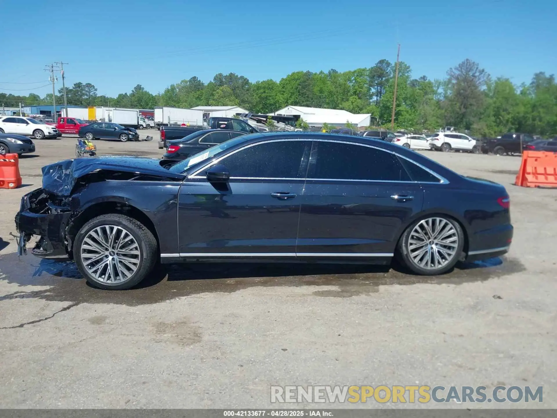 14 Фотография поврежденного автомобиля WAU8DAF80MN016795 AUDI A8 L 2021