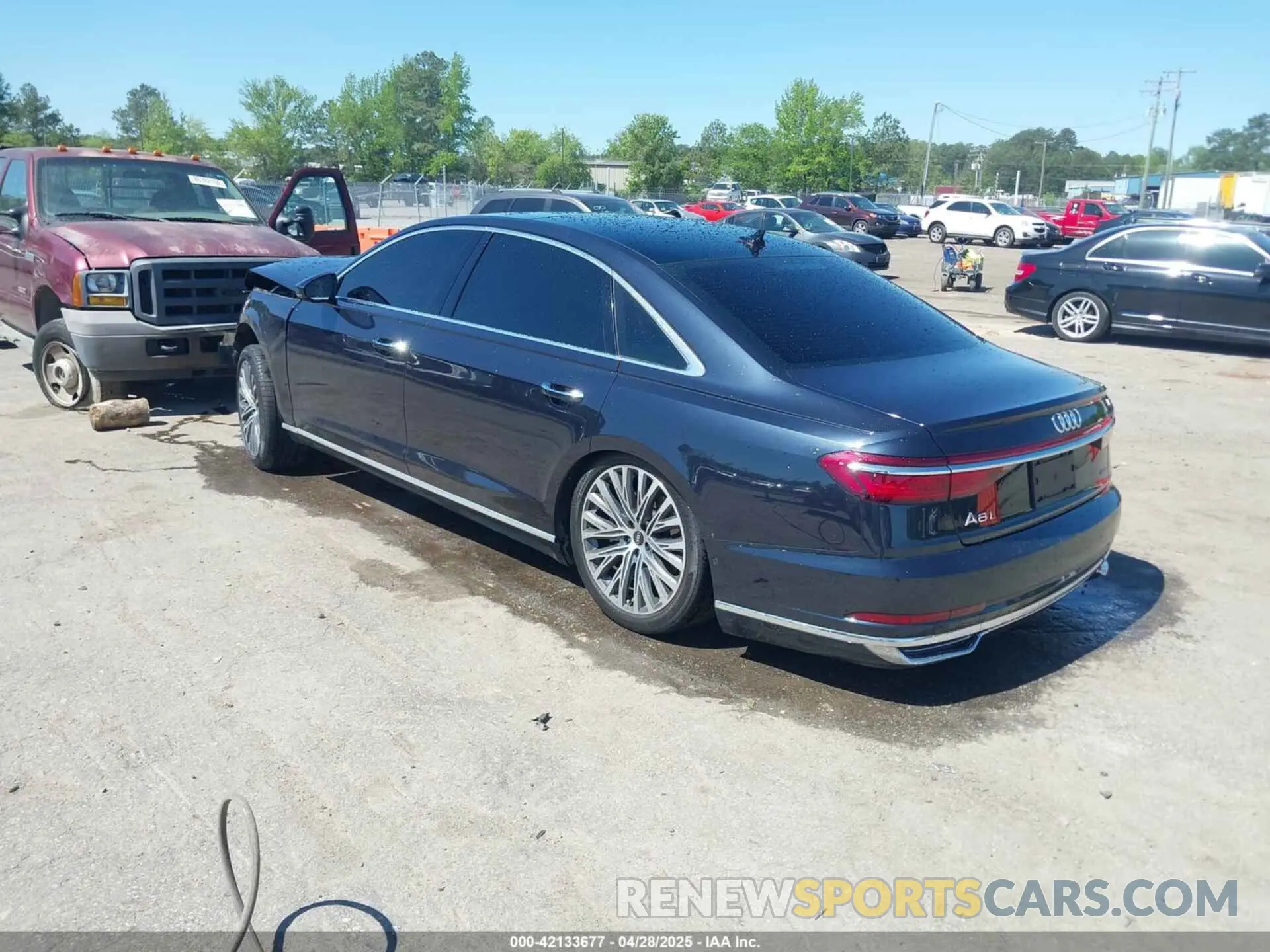 3 Фотография поврежденного автомобиля WAU8DAF80MN016795 AUDI A8 L 2021