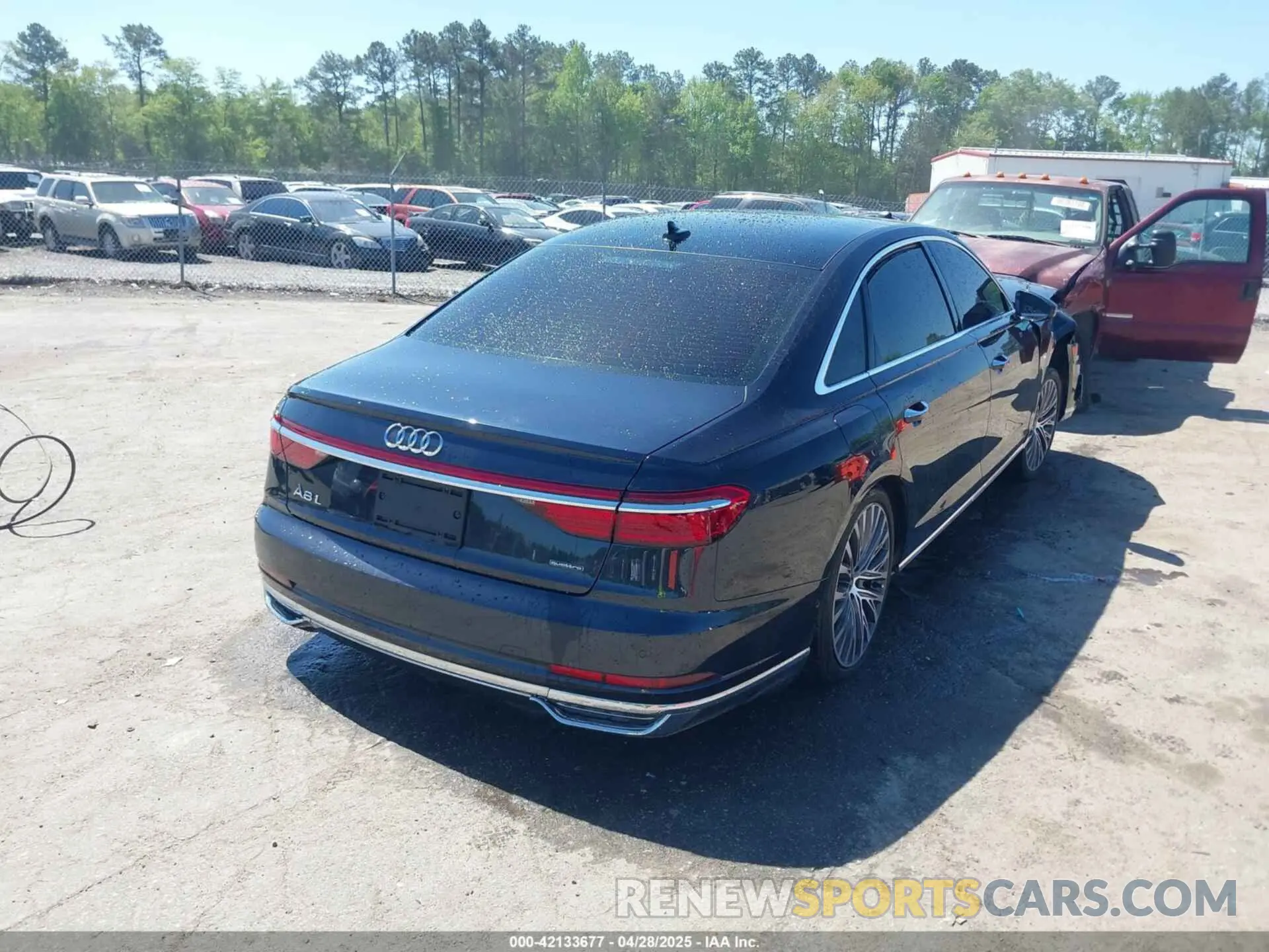 4 Фотография поврежденного автомобиля WAU8DAF80MN016795 AUDI A8 L 2021