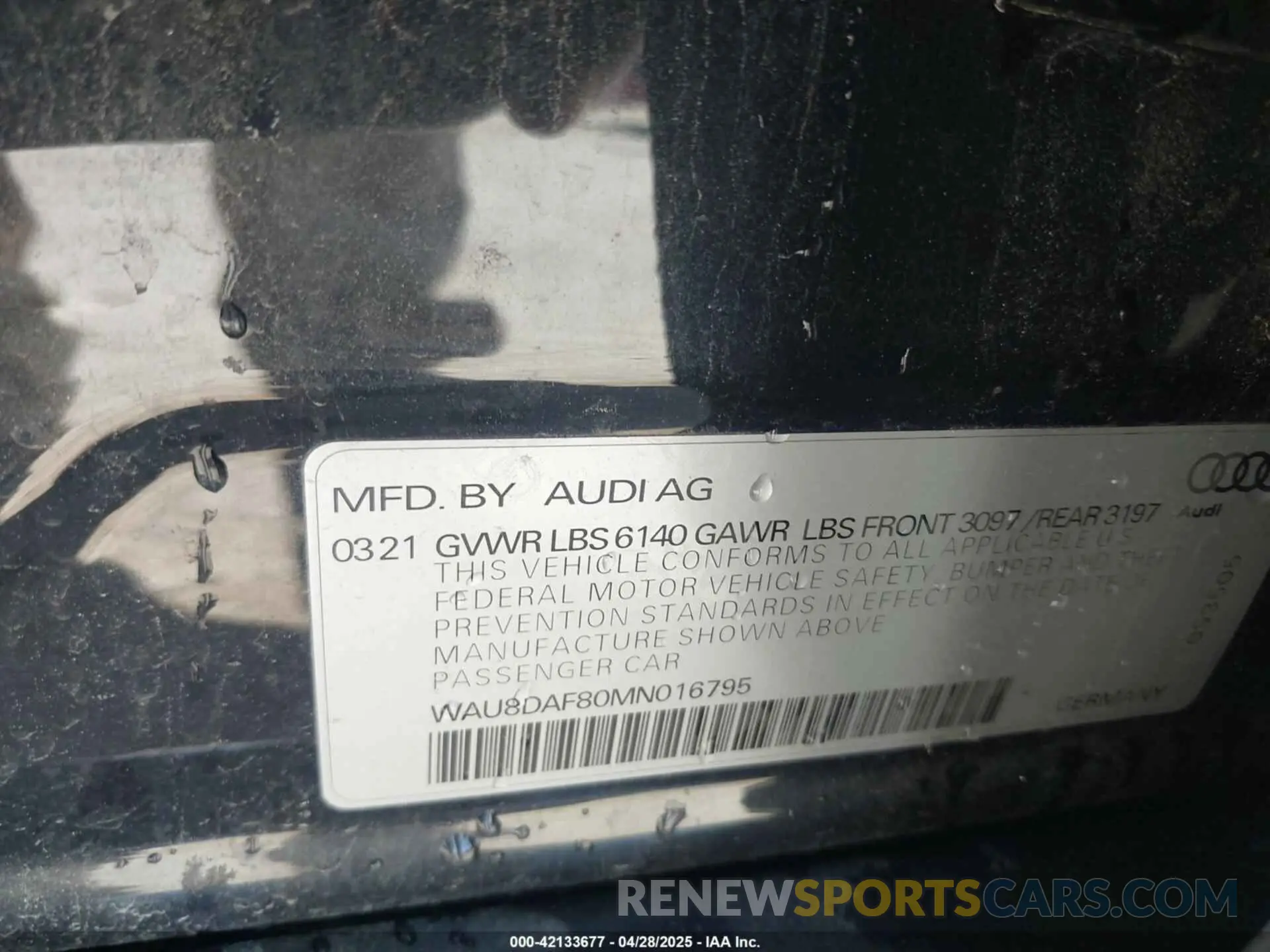 9 Фотография поврежденного автомобиля WAU8DAF80MN016795 AUDI A8 L 2021