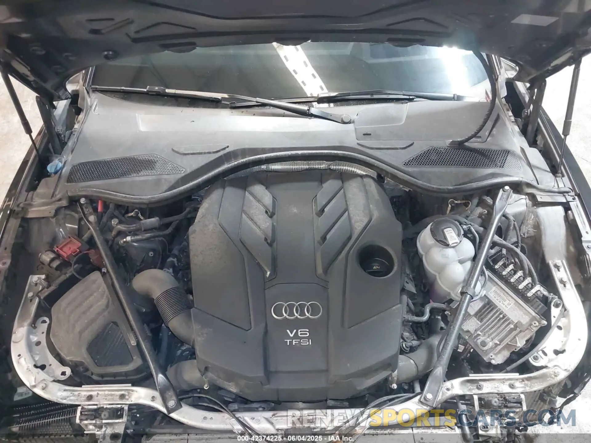 10 Photograph of a damaged car WAU8DAF84MN030814 AUDI A8 L 2021