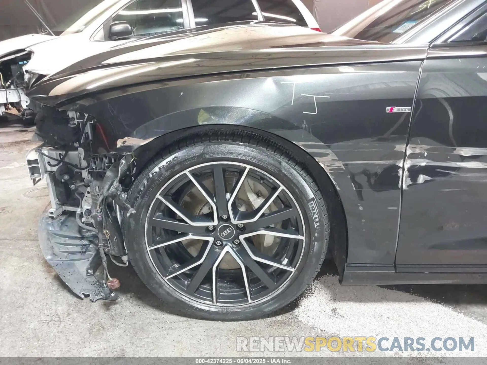 19 Photograph of a damaged car WAU8DAF84MN030814 AUDI A8 L 2021