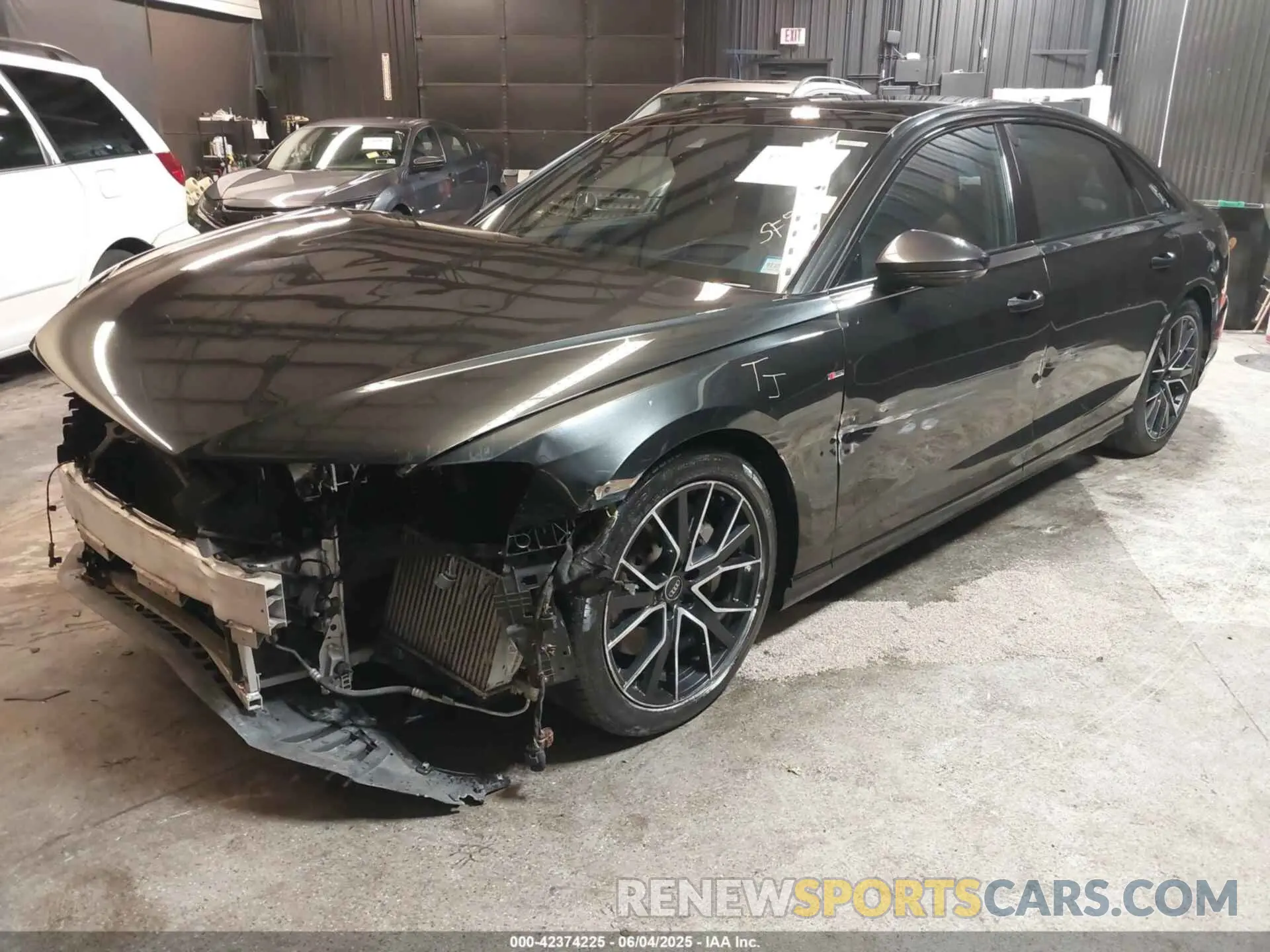 2 Photograph of a damaged car WAU8DAF84MN030814 AUDI A8 L 2021