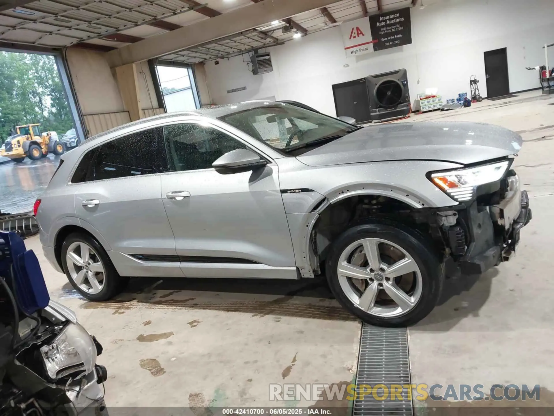 14 Photograph of a damaged car WA1LAAGE2KB009527 AUDI E-TRON 2019