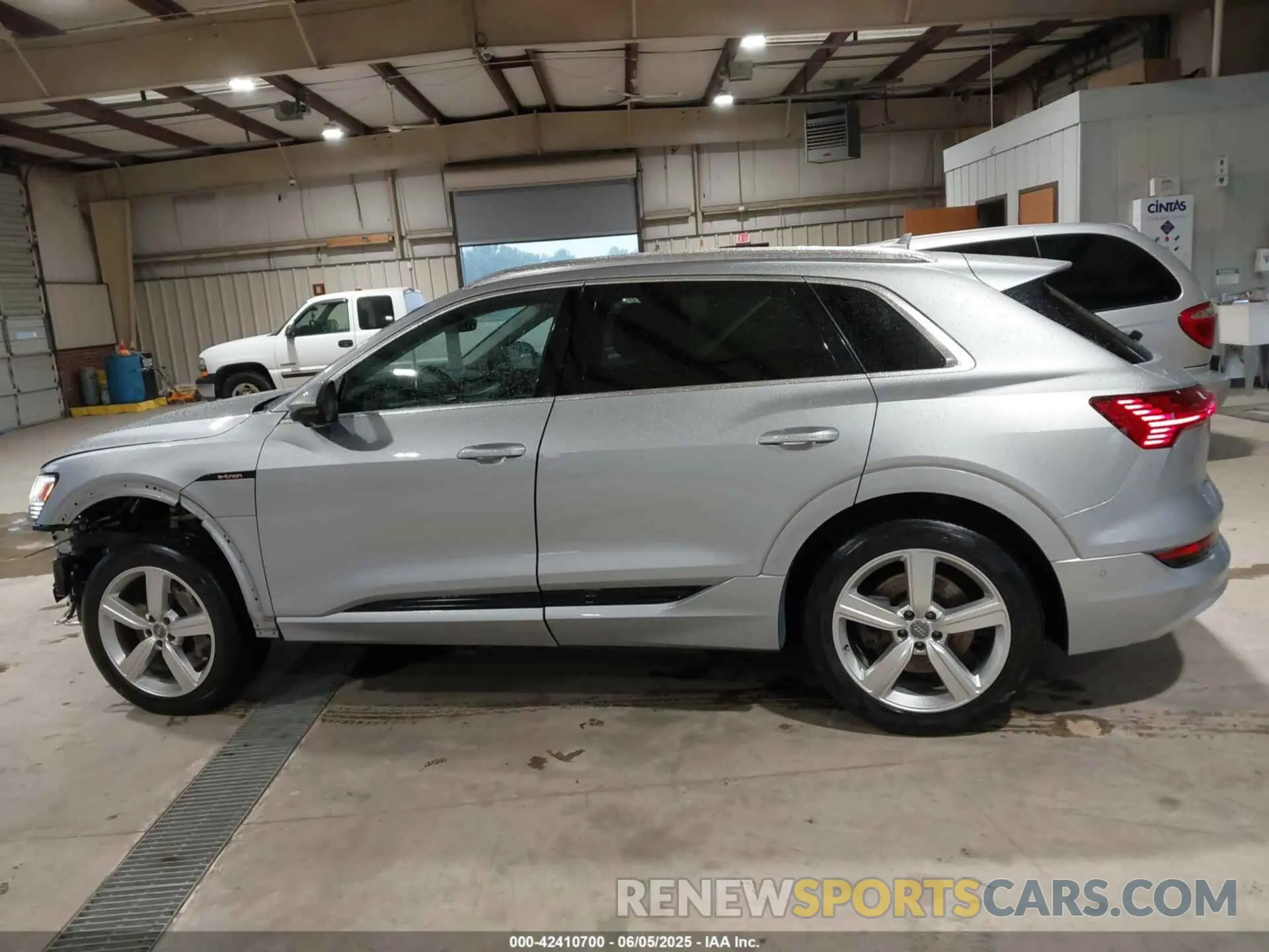 15 Photograph of a damaged car WA1LAAGE2KB009527 AUDI E-TRON 2019