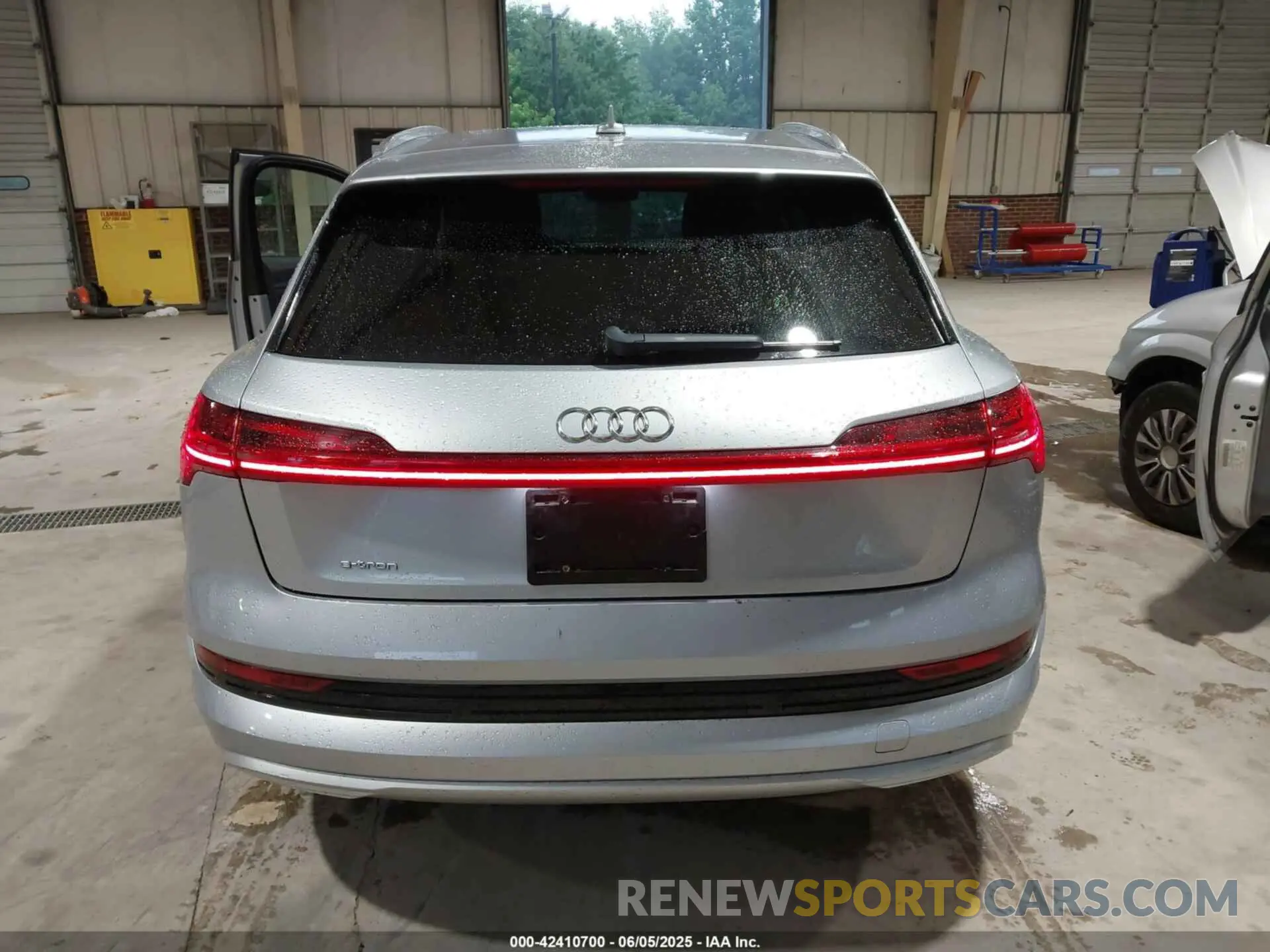 17 Photograph of a damaged car WA1LAAGE2KB009527 AUDI E-TRON 2019