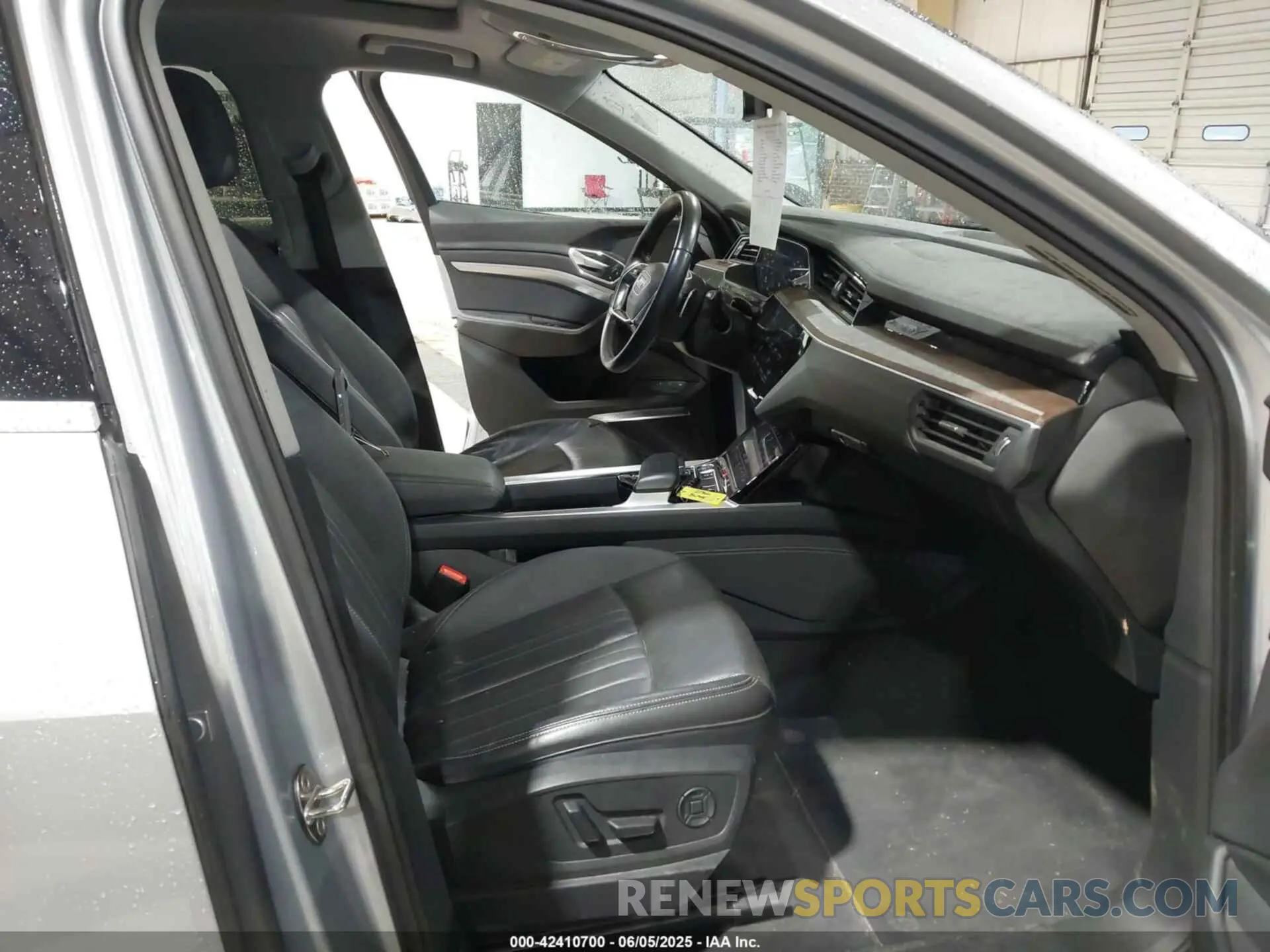 5 Photograph of a damaged car WA1LAAGE2KB009527 AUDI E-TRON 2019