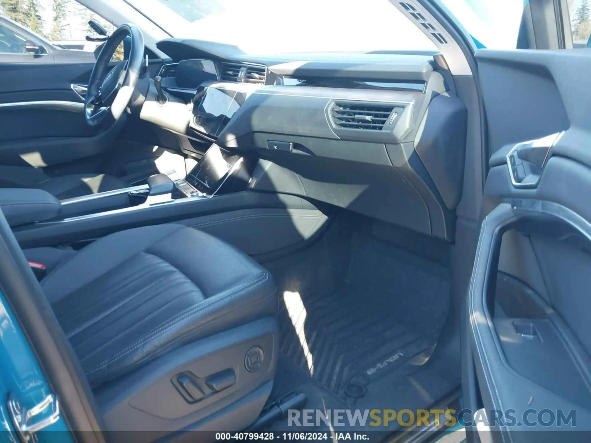 5 Фотография поврежденного автомобиля WA1LAAGE5KB005407 AUDI E-TRON 2019