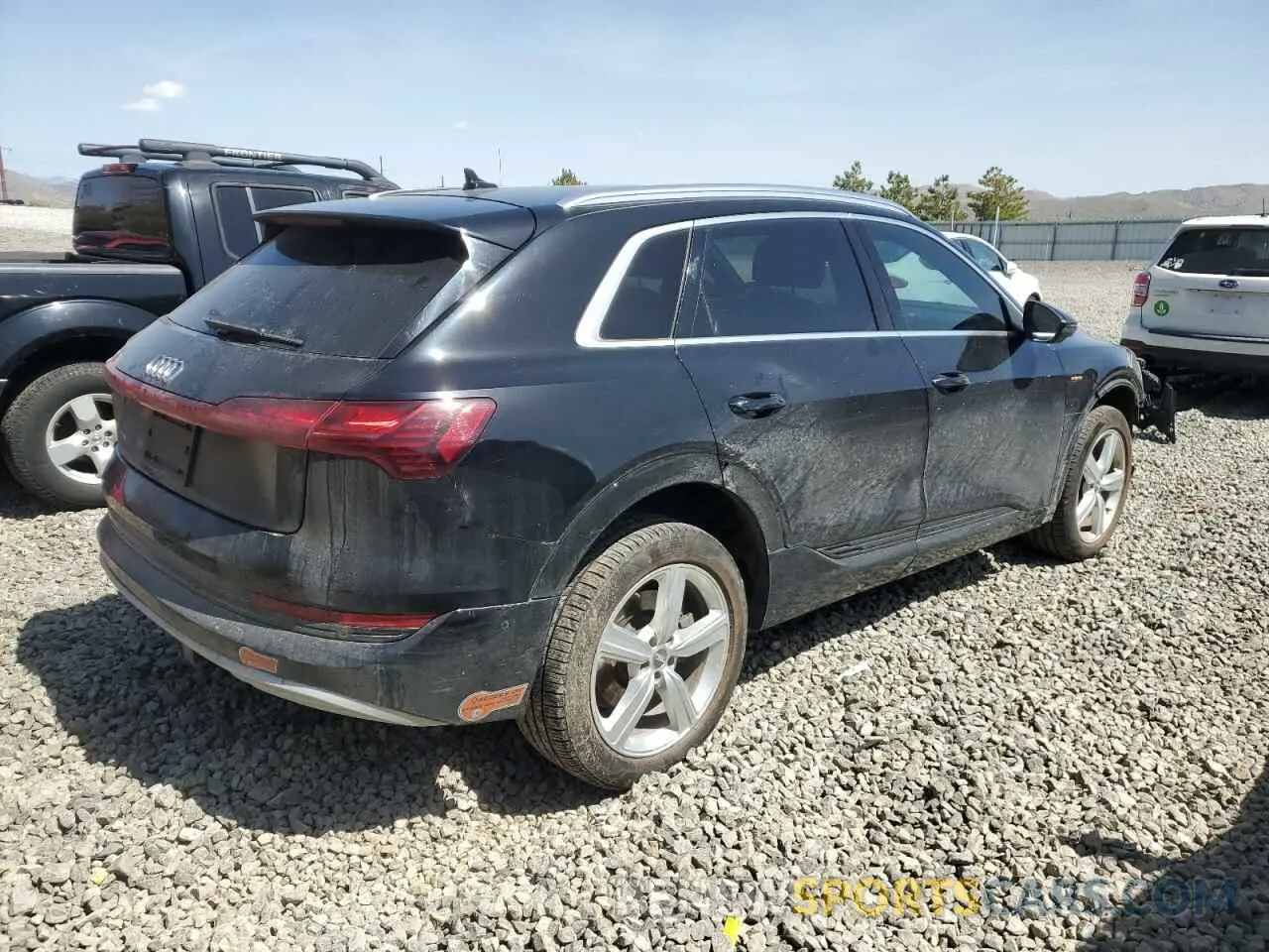 3 Фотография поврежденного автомобиля WA1LAAGE5KB014477 AUDI E-TRON 2019