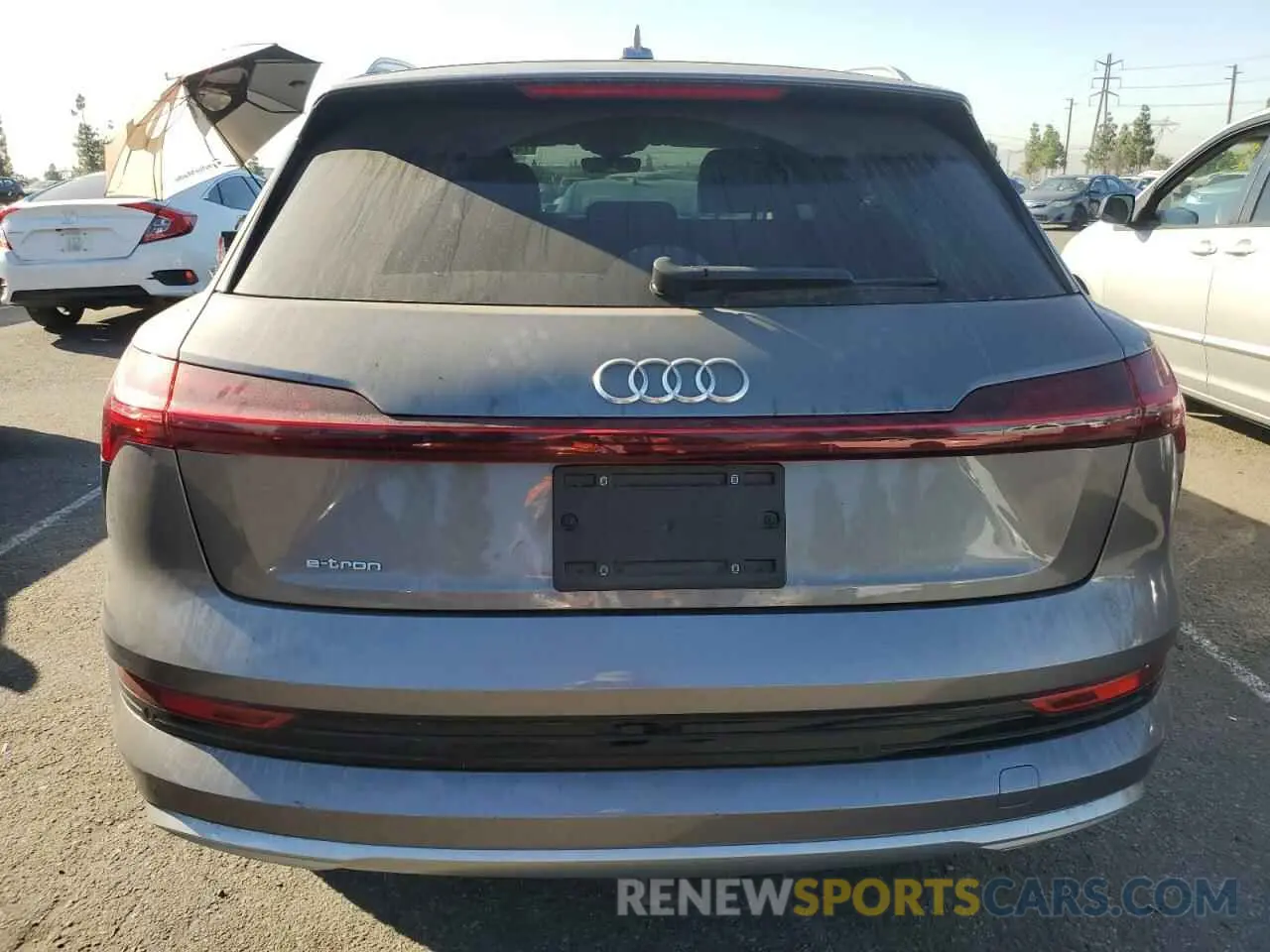 6 Фотография поврежденного автомобиля WA1LAAGE9KB022632 AUDI E-TRON 2019