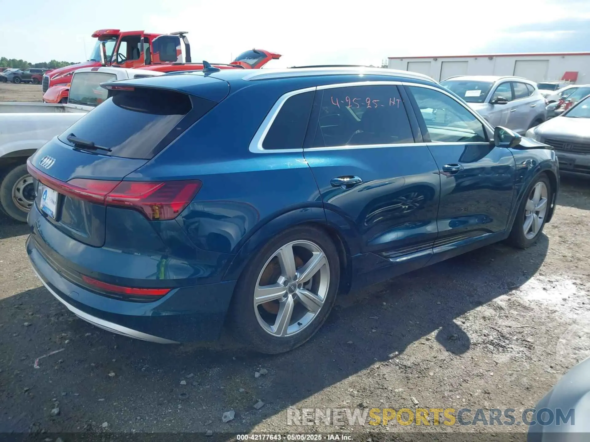 4 Фотография поврежденного автомобиля WA1LAAGE9KB024865 AUDI E-TRON 2019