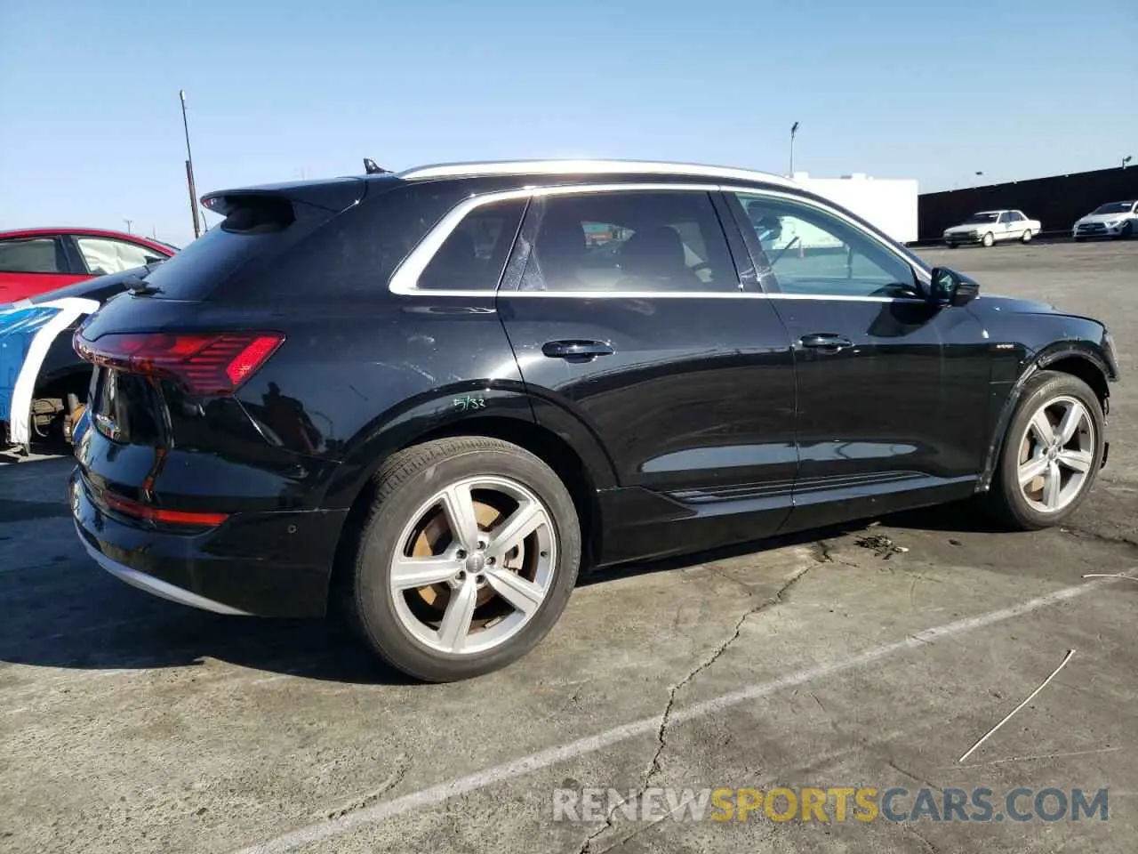 3 Фотография поврежденного автомобиля WA1LAAGEXKB011980 AUDI E-TRON 2019