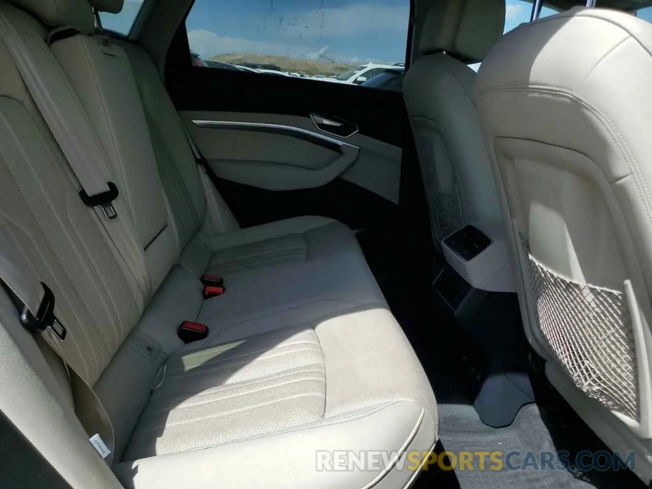 11 Photograph of a damaged car WA1LABGE1KB011825 AUDI E-TRON 2019