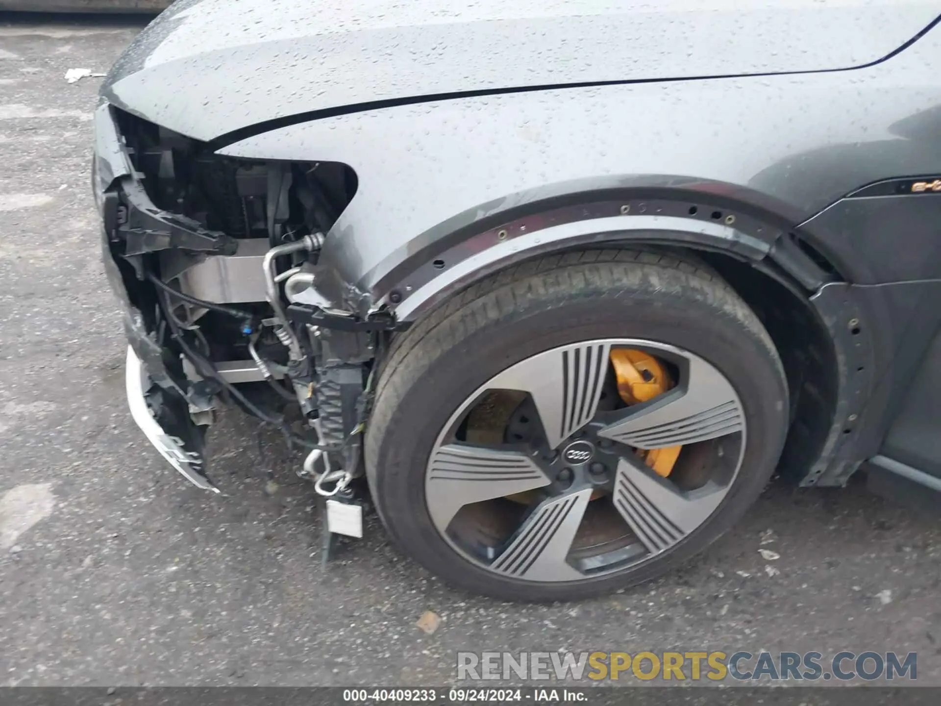 17 Фотография поврежденного автомобиля WA1VAAGE0KB006585 AUDI E-TRON 2019