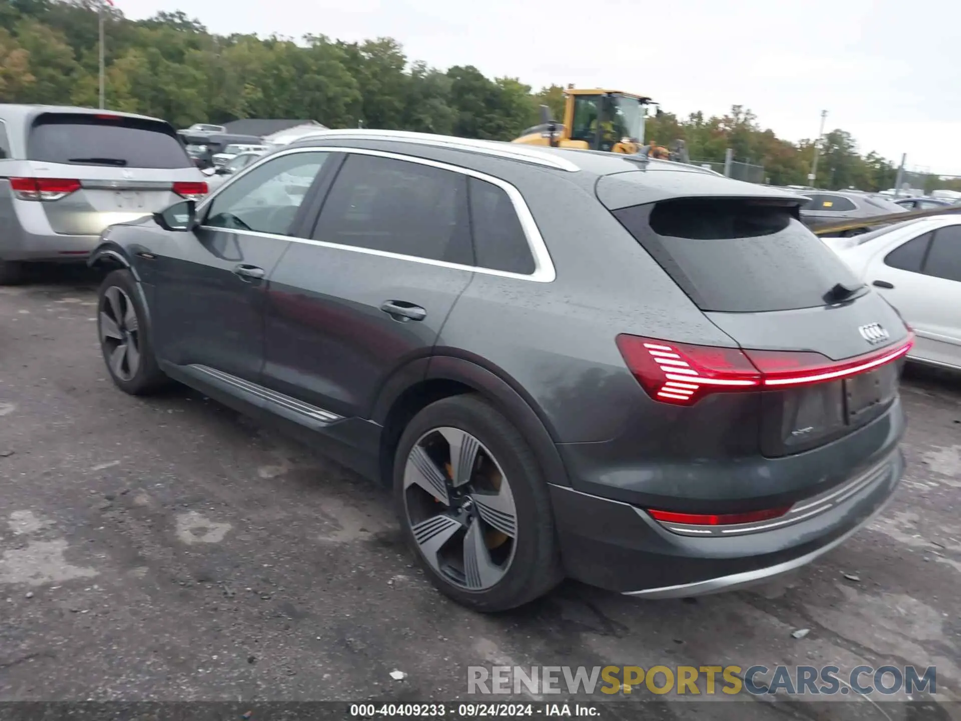 3 Фотография поврежденного автомобиля WA1VAAGE0KB006585 AUDI E-TRON 2019