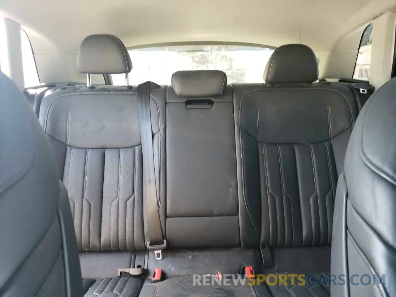 10 Photograph of a damaged car WA1VAAGE0KB021748 AUDI E-TRON 2019