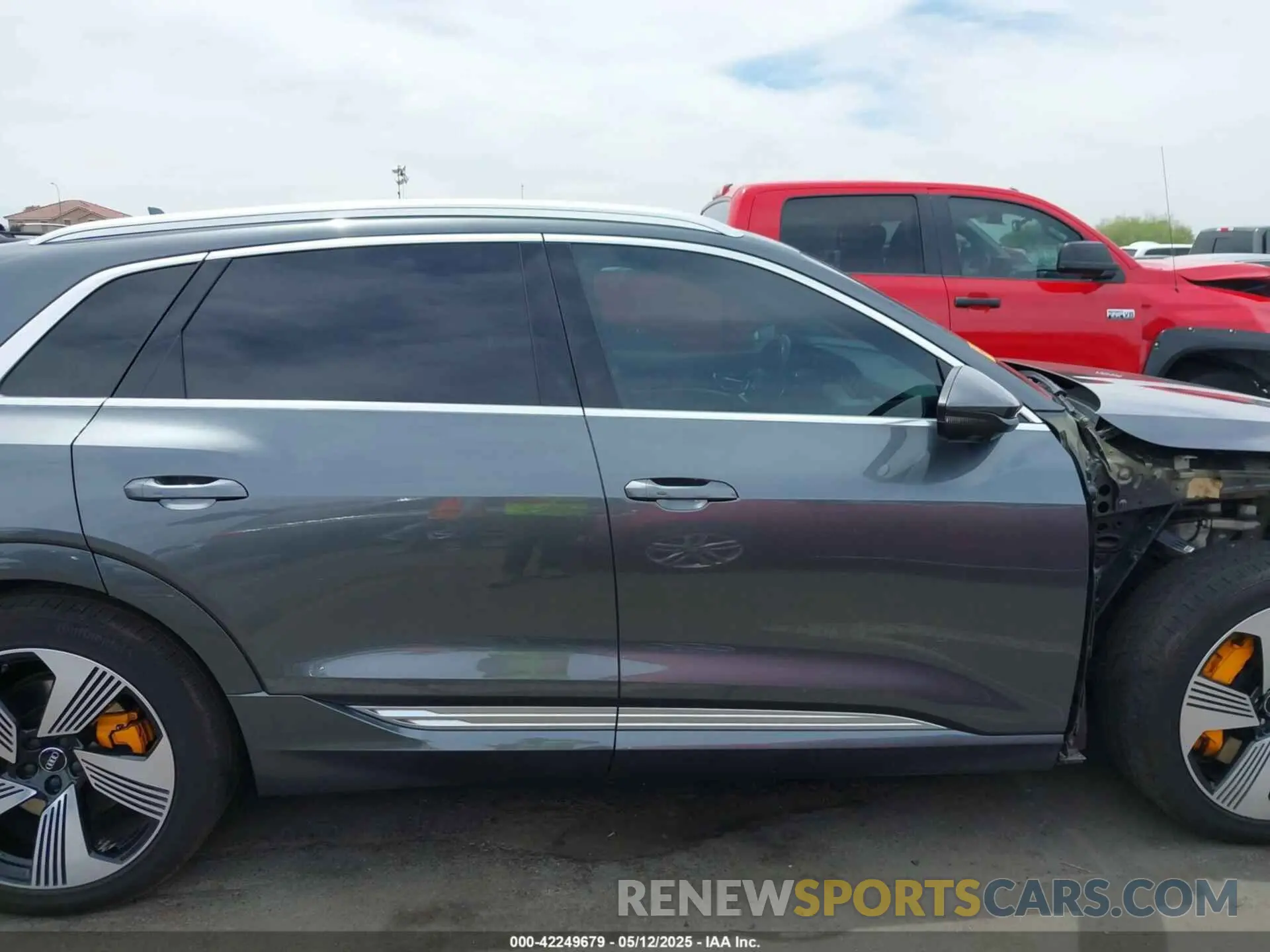 14 Photograph of a damaged car WA1VAAGE2KB008399 AUDI E-TRON 2019