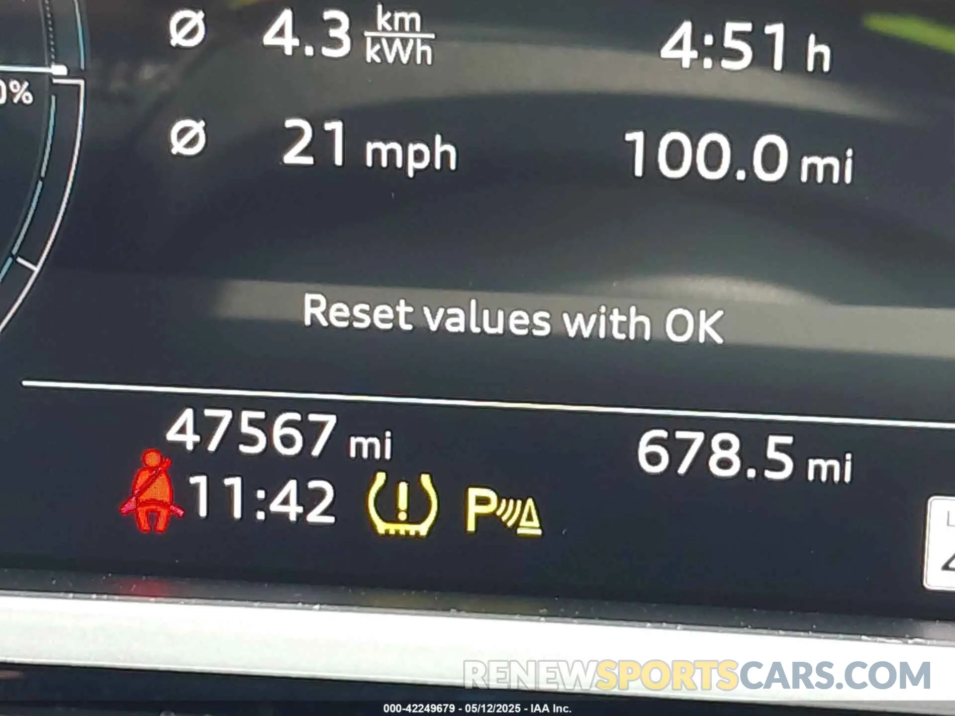 16 Photograph of a damaged car WA1VAAGE2KB008399 AUDI E-TRON 2019