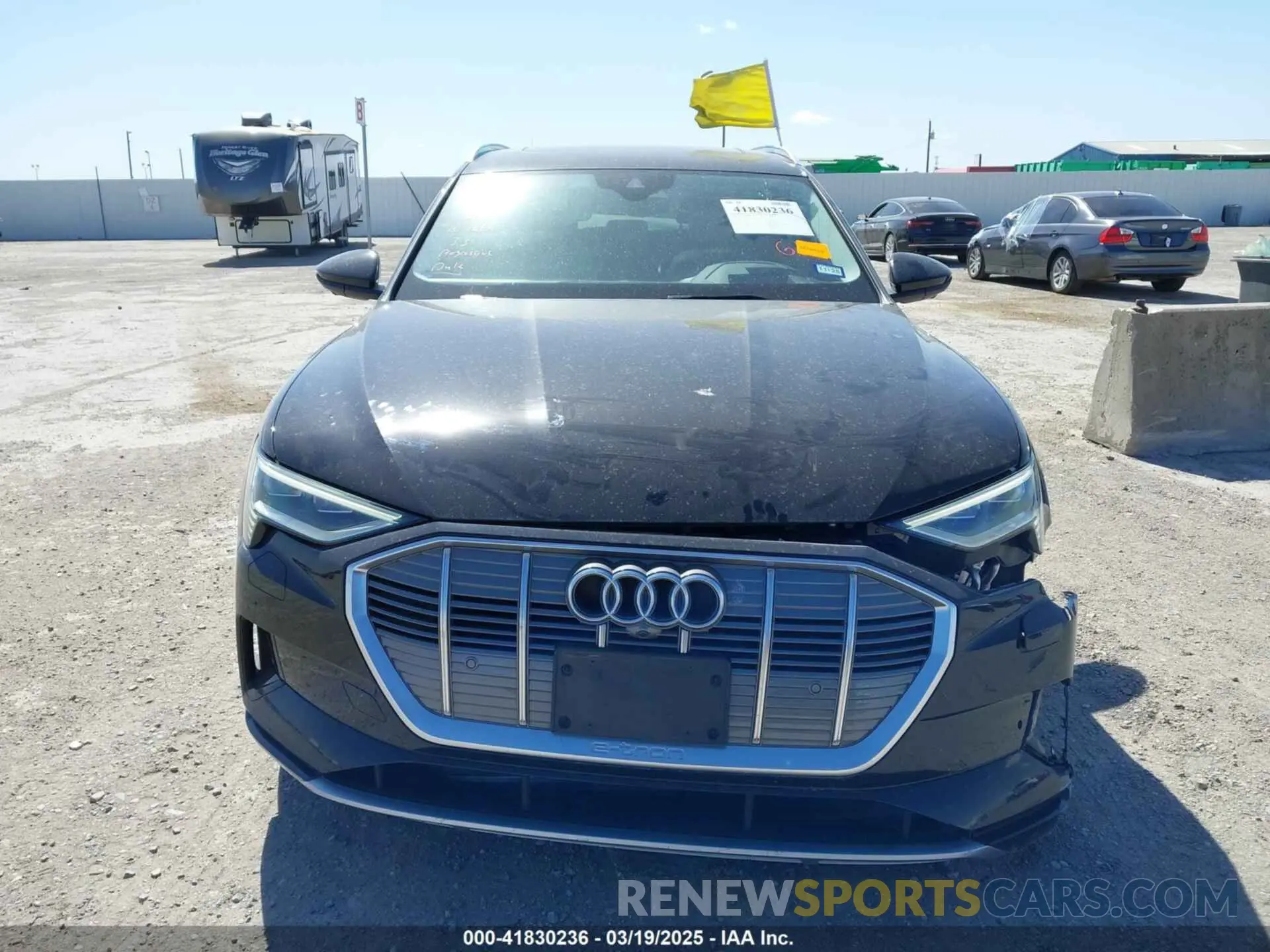 12 Фотография поврежденного автомобиля WA1VAAGE6KB020622 AUDI E-TRON 2019