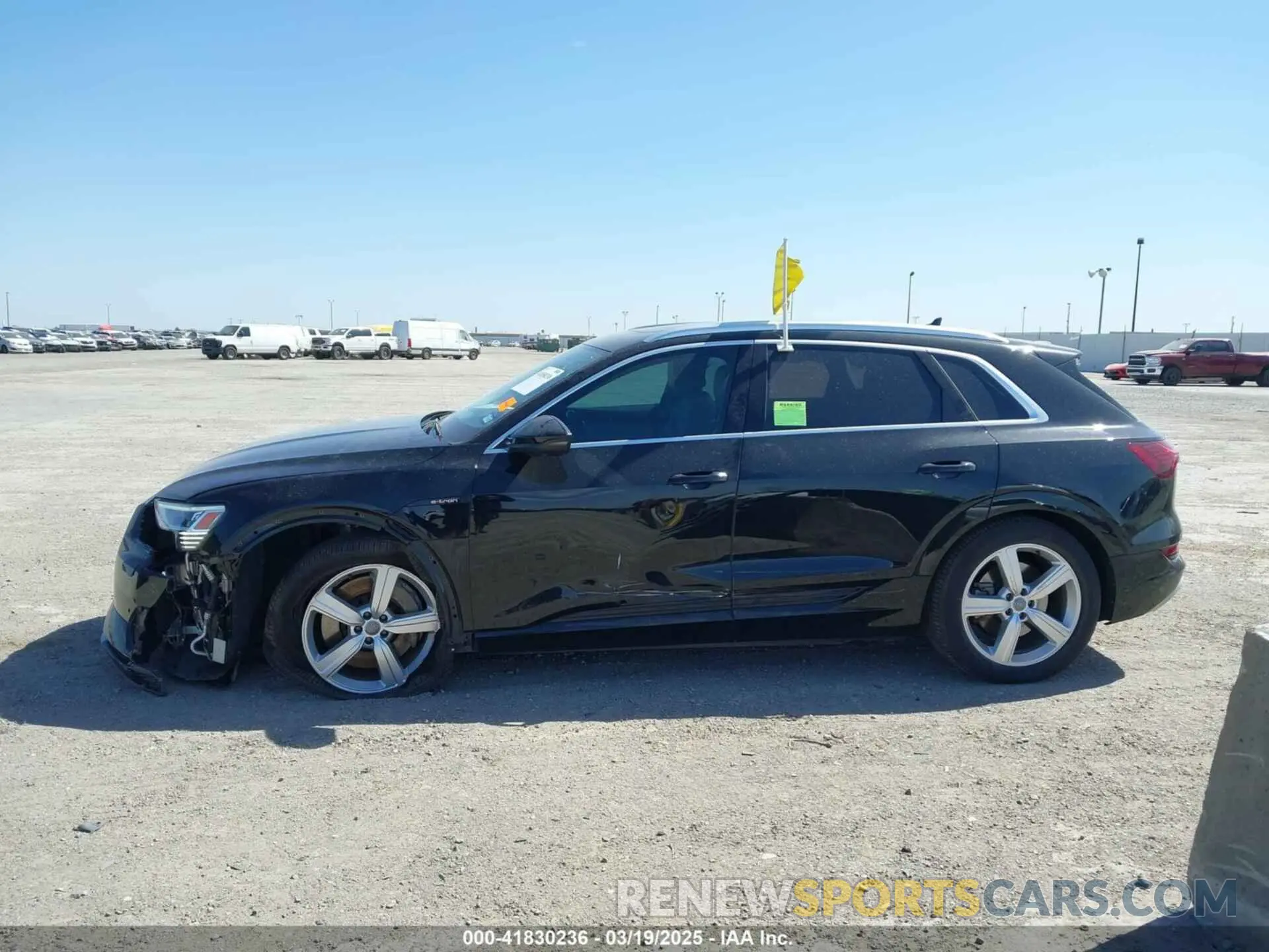 14 Фотография поврежденного автомобиля WA1VAAGE6KB020622 AUDI E-TRON 2019