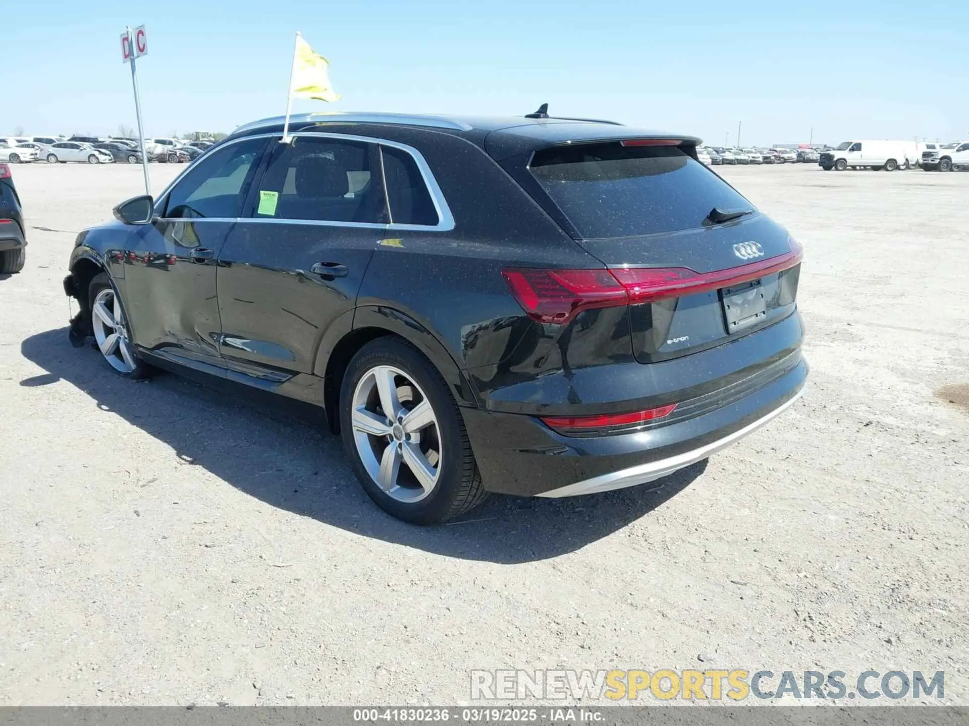 3 Фотография поврежденного автомобиля WA1VAAGE6KB020622 AUDI E-TRON 2019