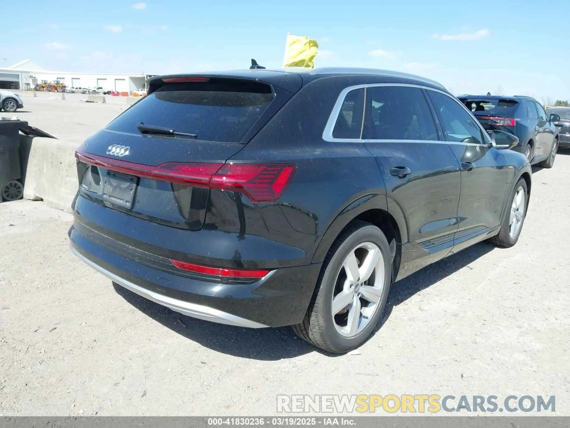 4 Фотография поврежденного автомобиля WA1VAAGE6KB020622 AUDI E-TRON 2019