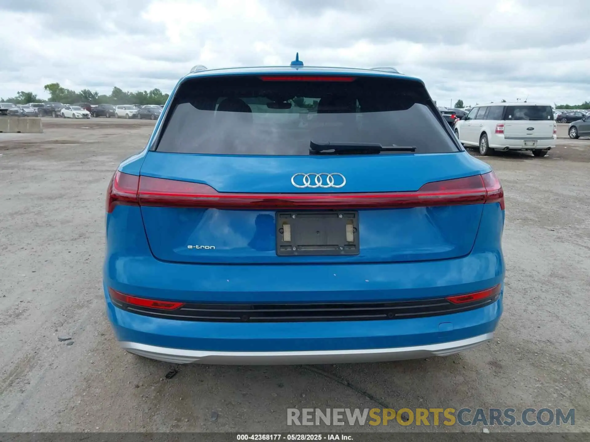 16 Фотография поврежденного автомобиля WA1VAAGE7KB005479 AUDI E-TRON 2019