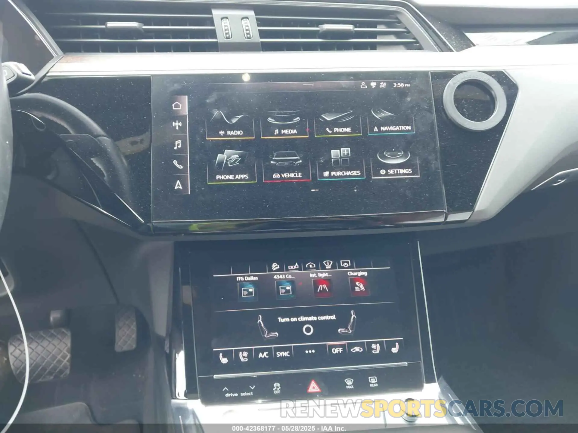 18 Фотография поврежденного автомобиля WA1VAAGE7KB005479 AUDI E-TRON 2019