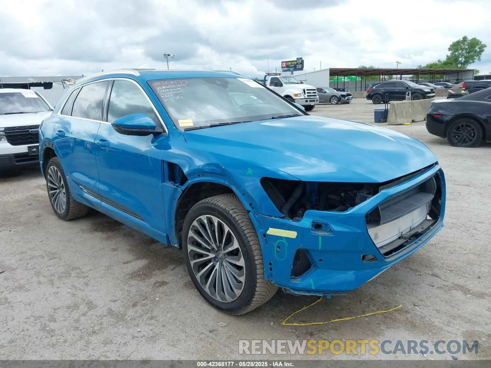 6 Фотография поврежденного автомобиля WA1VAAGE7KB005479 AUDI E-TRON 2019