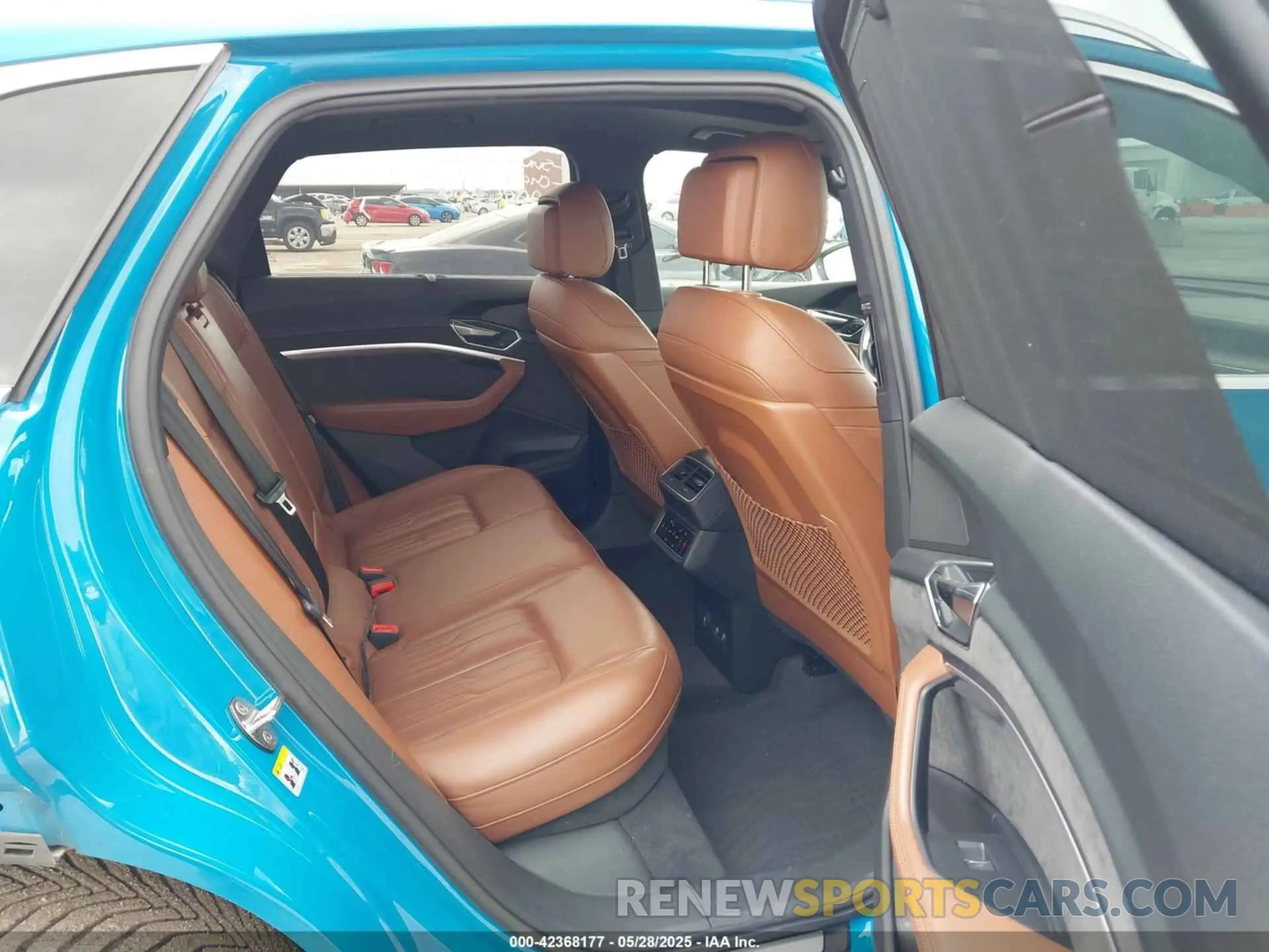 8 Фотография поврежденного автомобиля WA1VAAGE7KB005479 AUDI E-TRON 2019