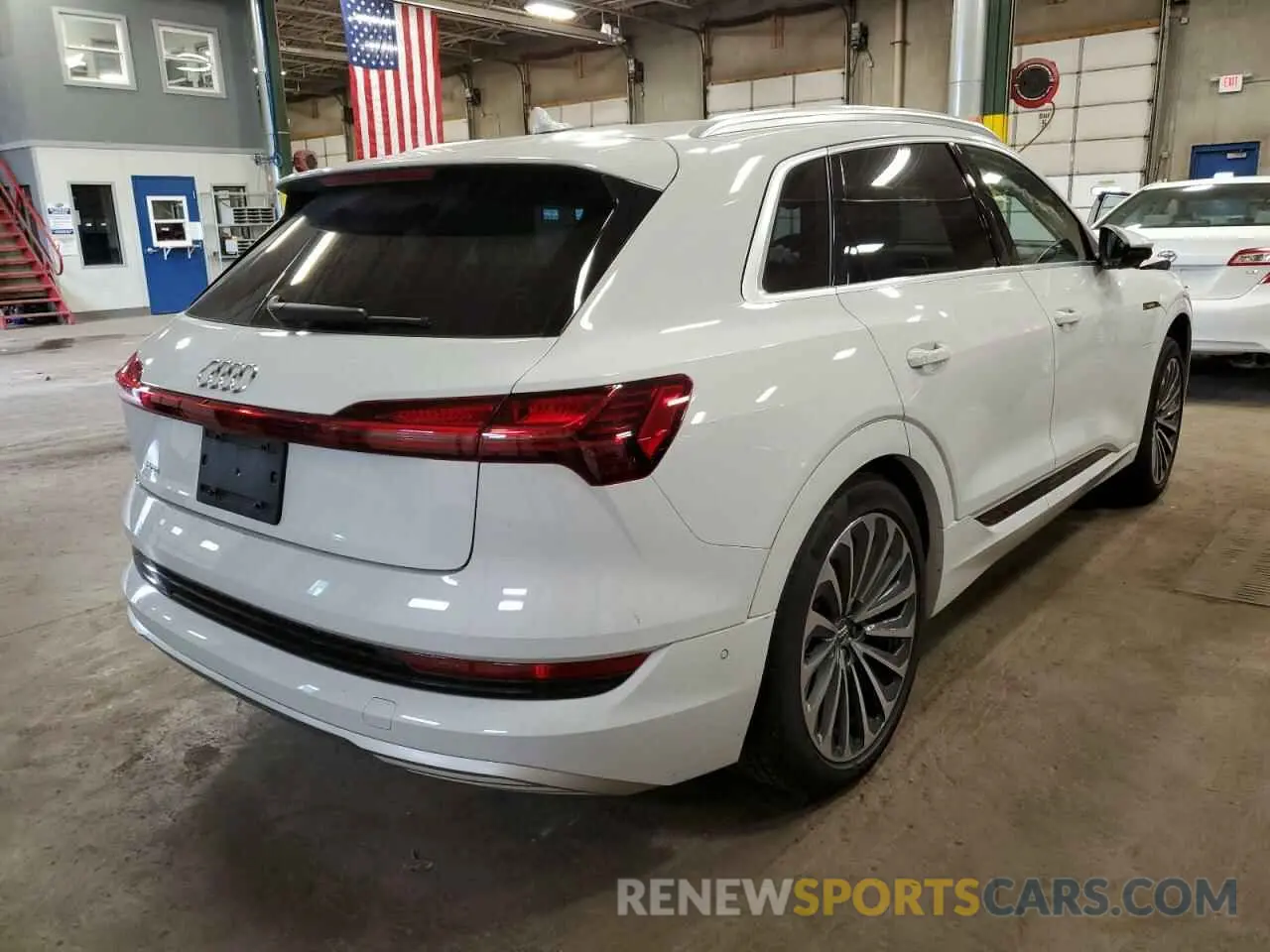 4 Фотография поврежденного автомобиля WA1VAAGE9KB024079 AUDI E-TRON 2019