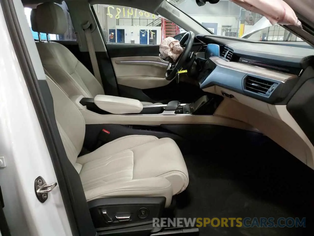 5 Фотография поврежденного автомобиля WA1VAAGE9KB024079 AUDI E-TRON 2019