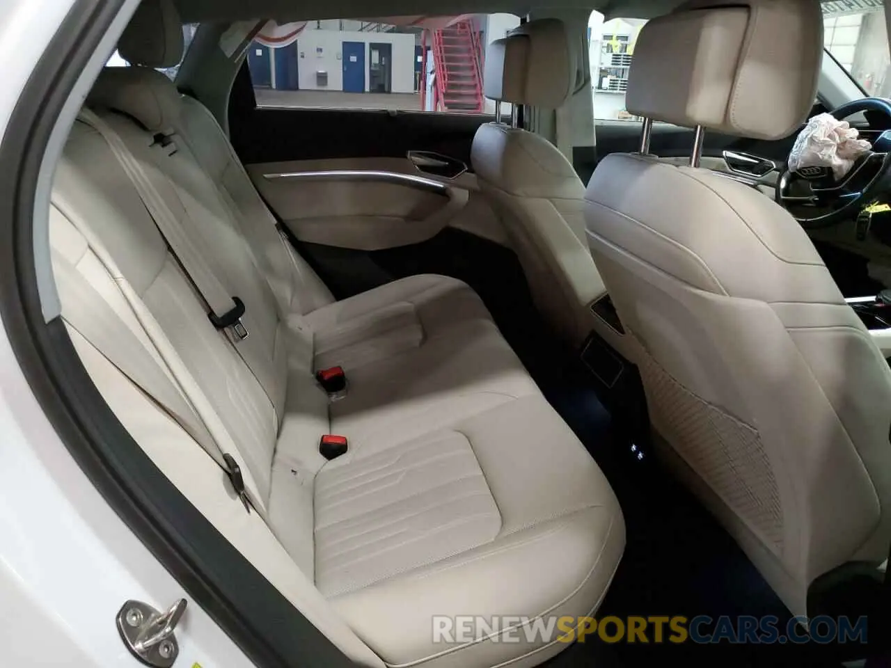 6 Фотография поврежденного автомобиля WA1VAAGE9KB024079 AUDI E-TRON 2019