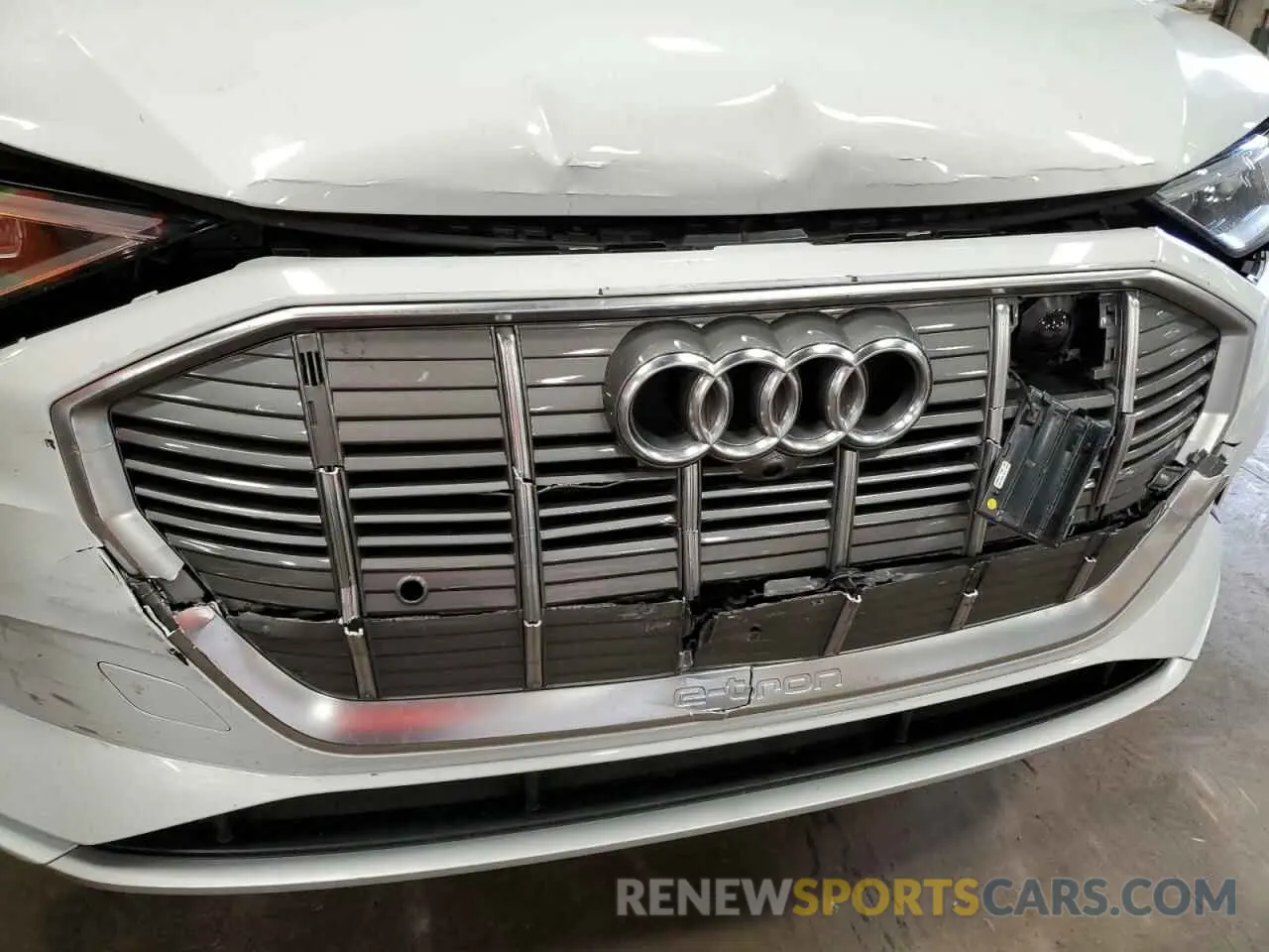 9 Фотография поврежденного автомобиля WA1VAAGE9KB024079 AUDI E-TRON 2019