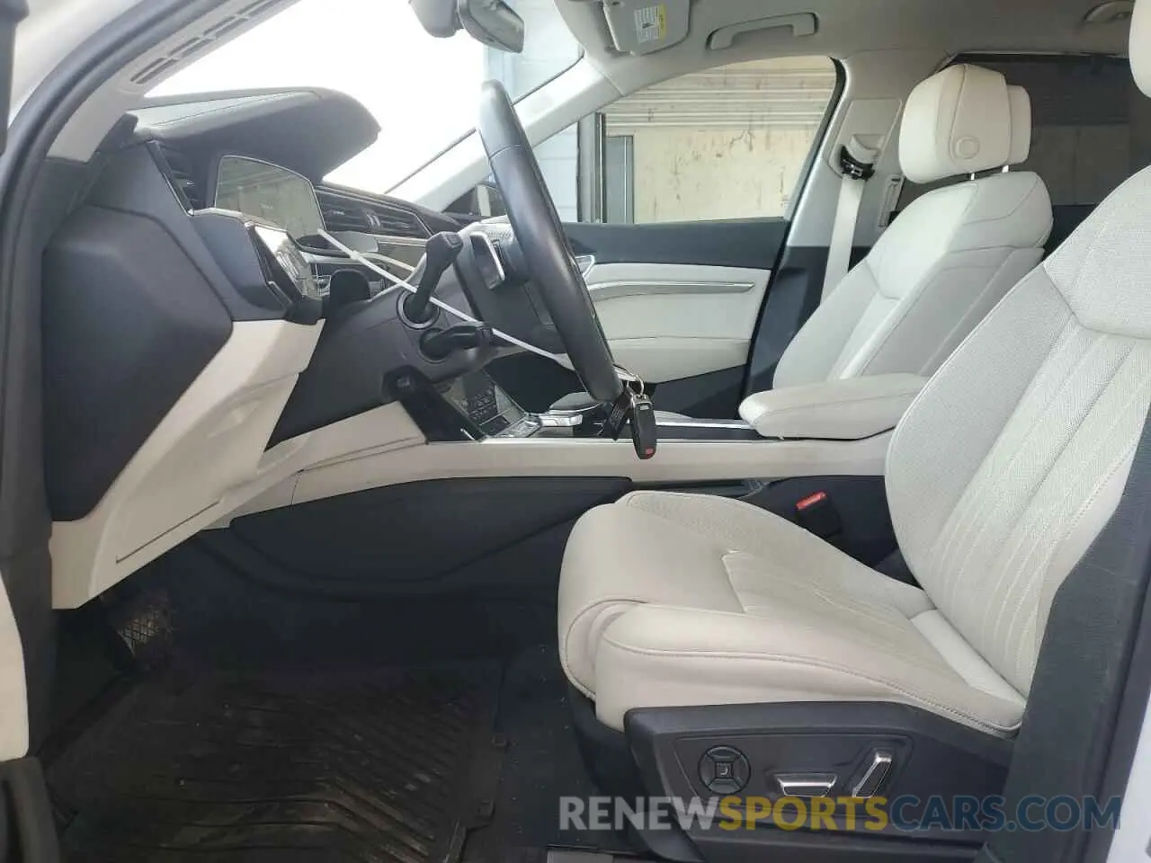 7 Photograph of a damaged car WA1VAAGEXKB014256 AUDI E-TRON 2019